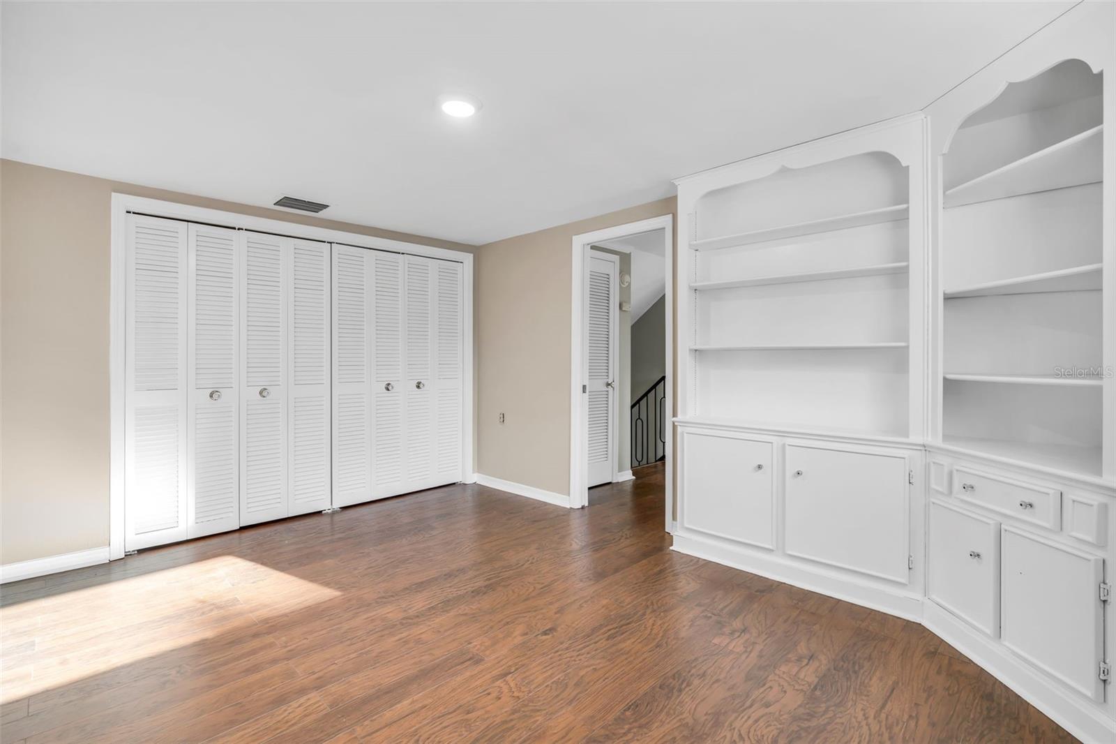 216 S SHORE CREST DR — photo 15