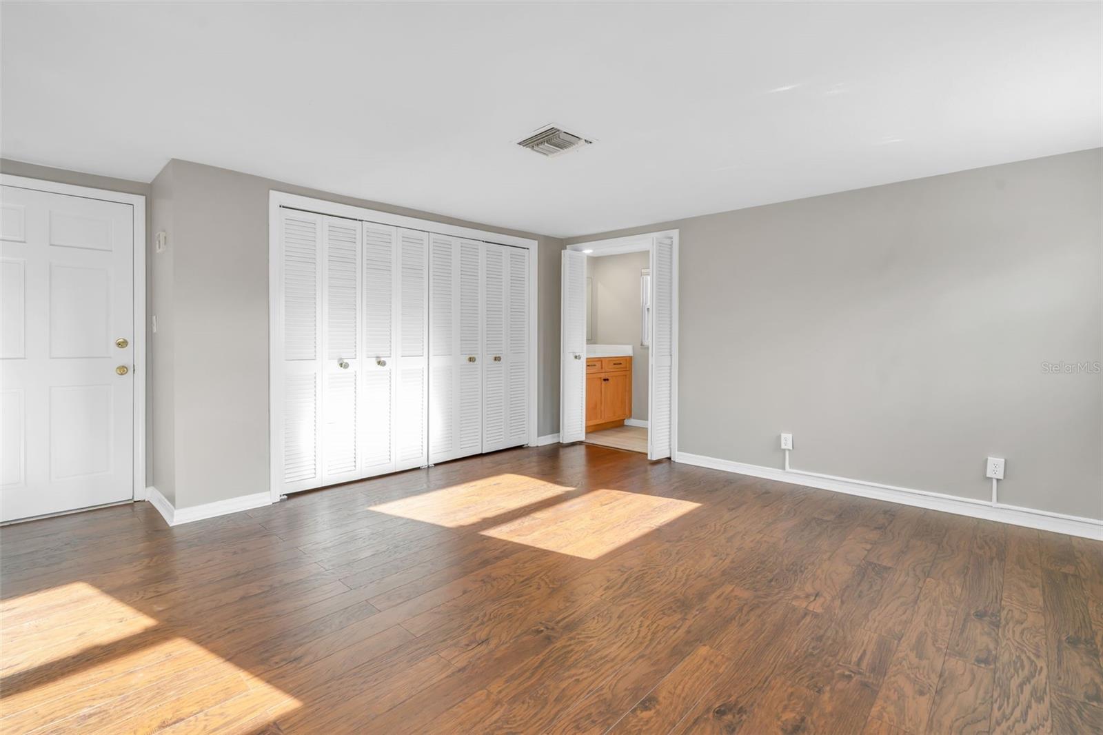216 S SHORE CREST DR — photo 11
