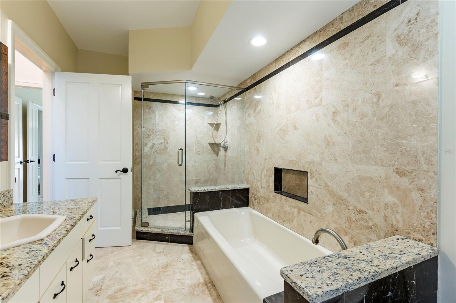 2268 KINGS POINT DR — photo 19