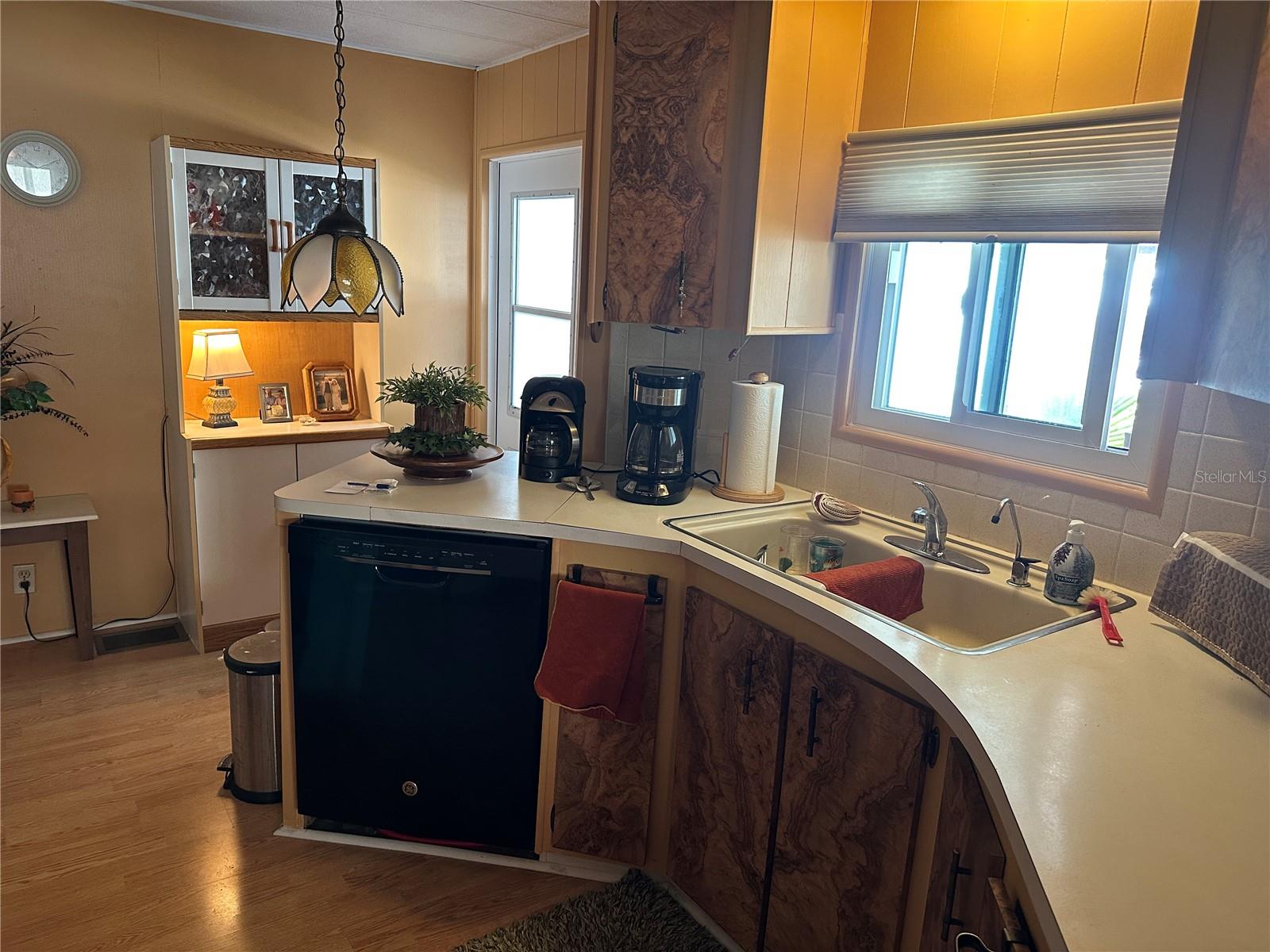 5800 FORSYTHIA RD — photo 2
