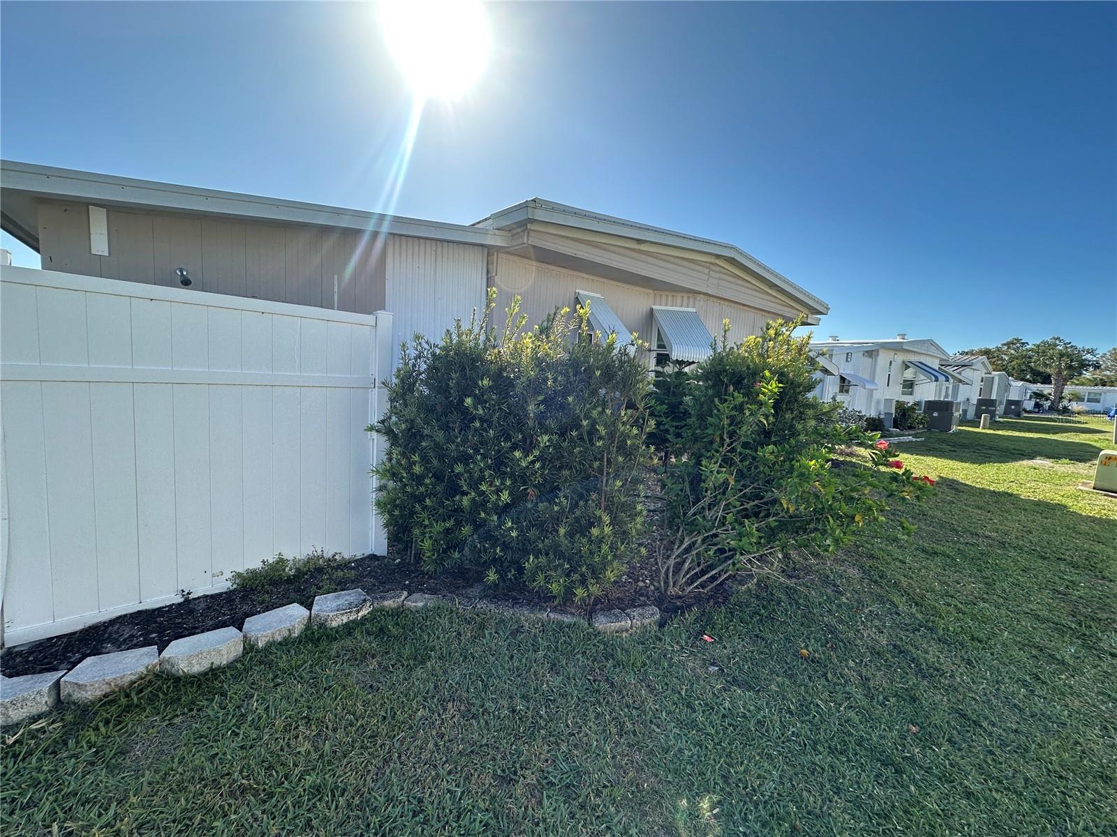 5800 FORSYTHIA RD — photo 16