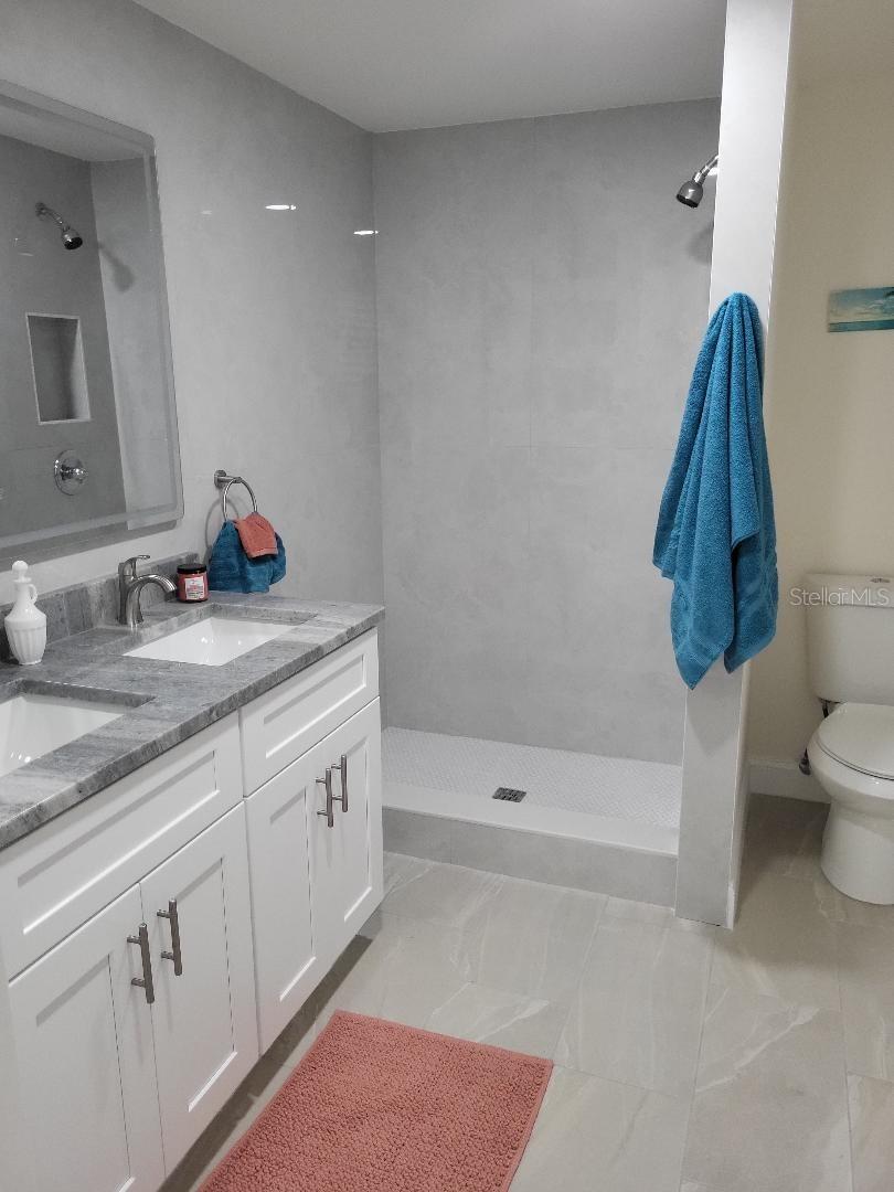 828 BLUE HERON BLVD — photo 16
