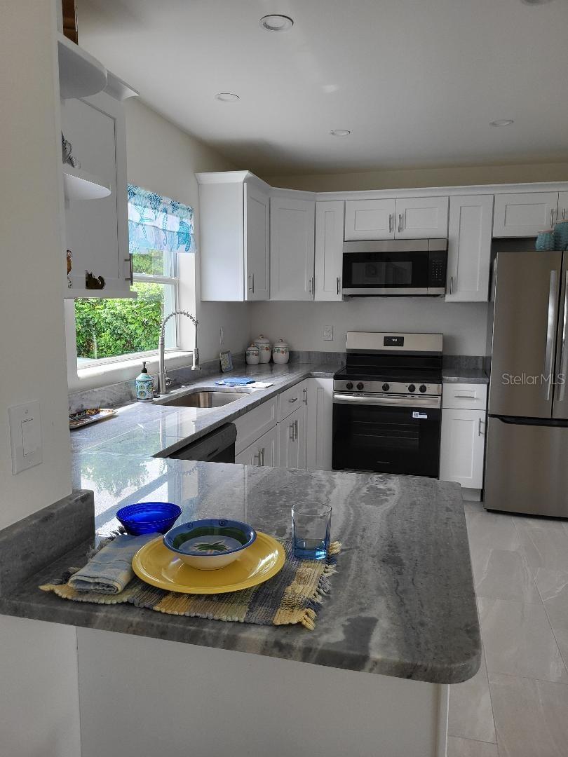 828 BLUE HERON BLVD — photo 10