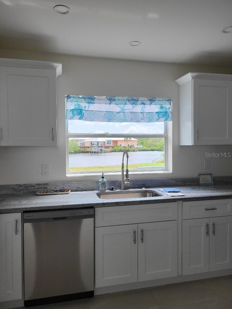 828 BLUE HERON BLVD — photo 9