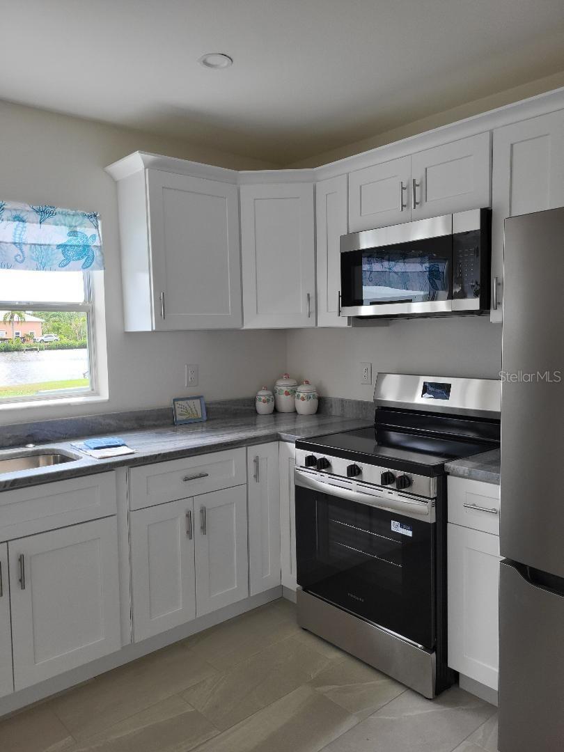 828 BLUE HERON BLVD — photo 11