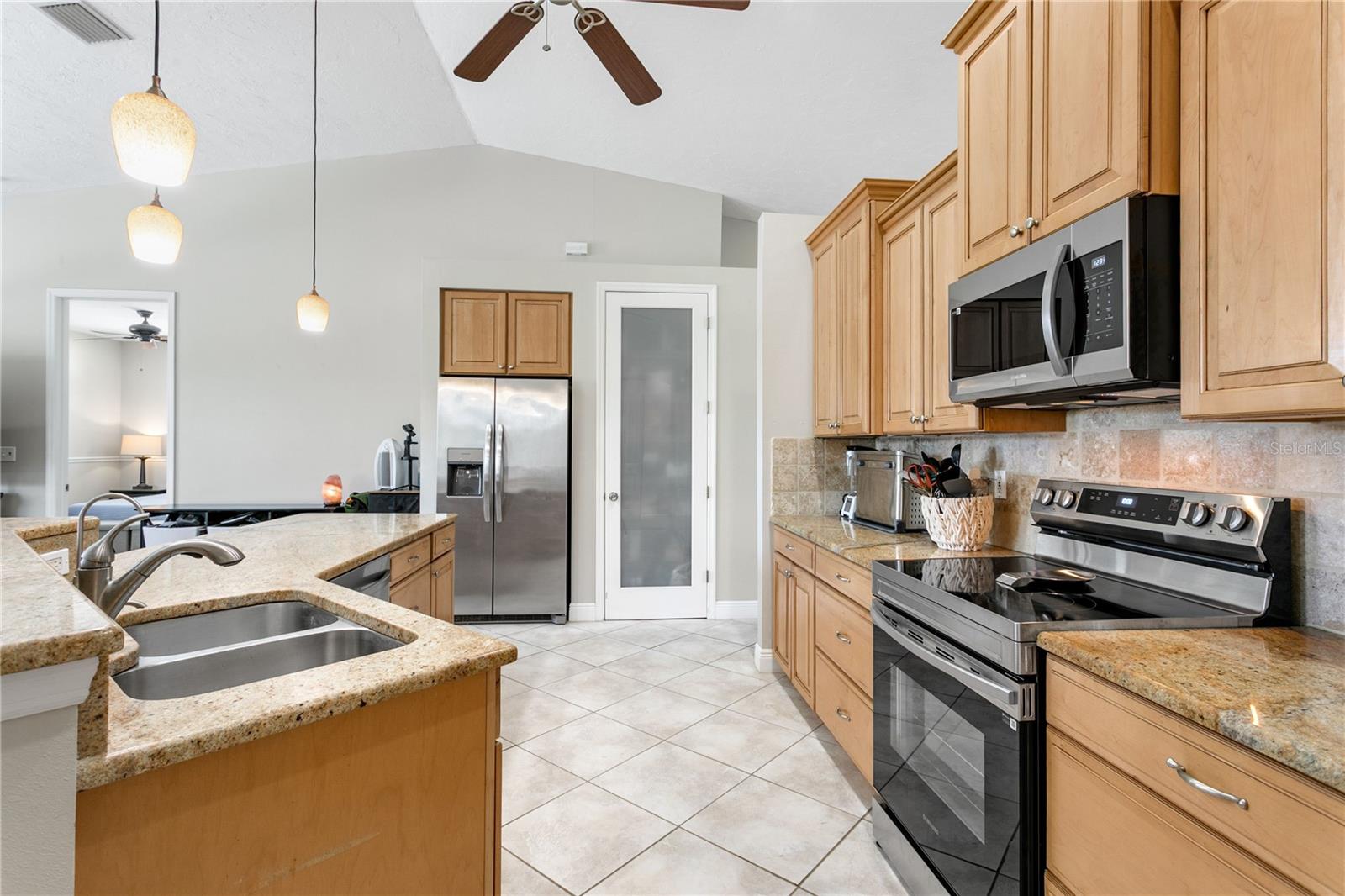 601 HAMLIN ST — photo 4