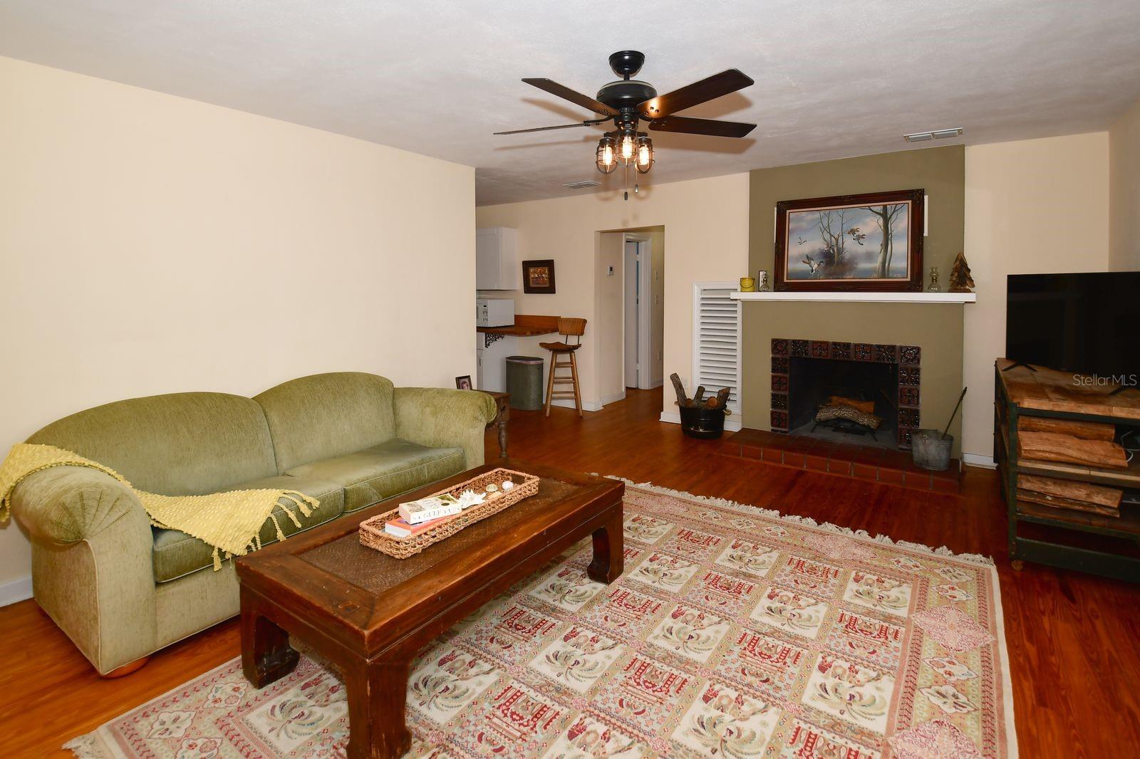 160 BAYSHORE DR — photo 13