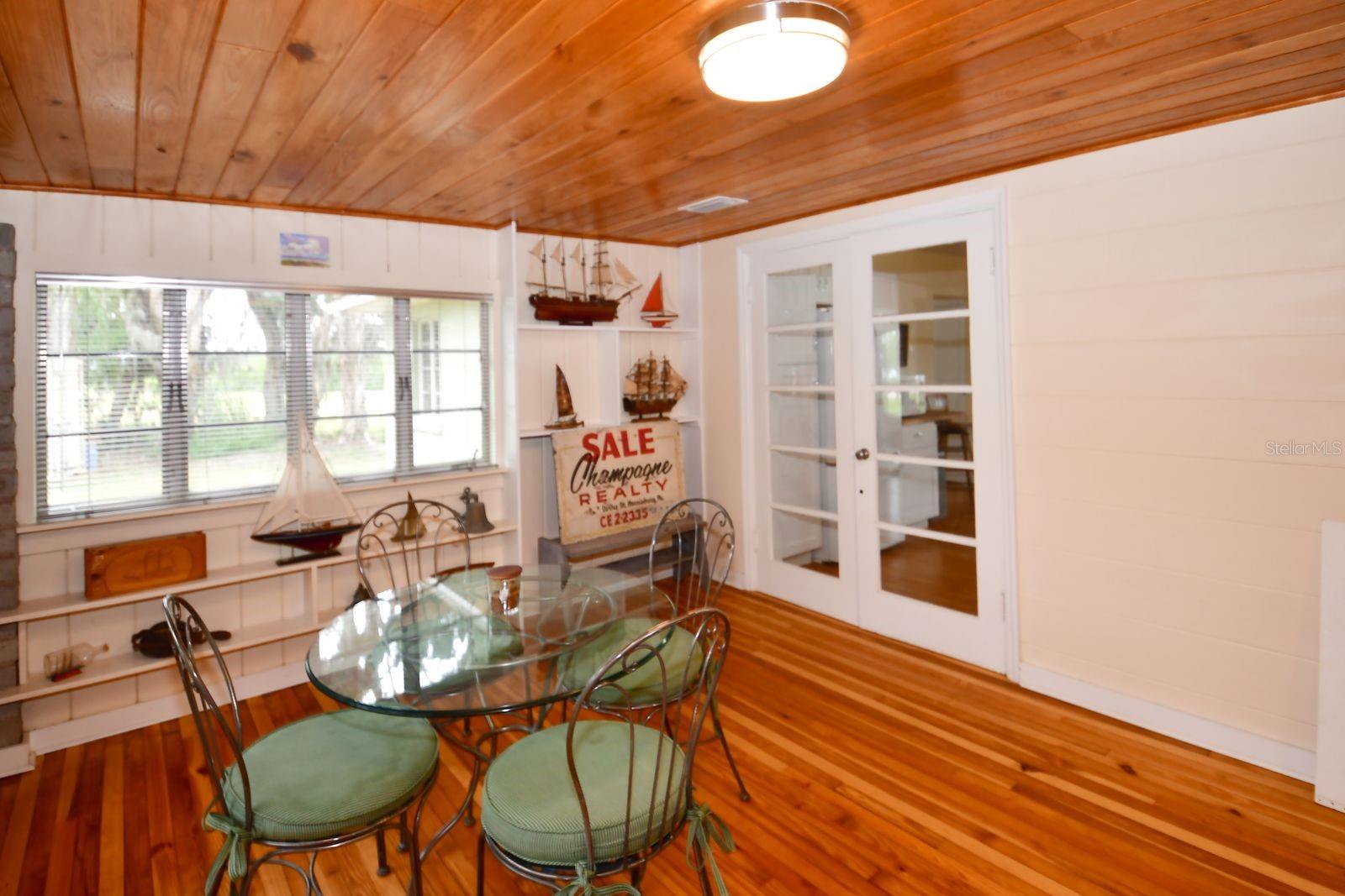 160 BAYSHORE DR — photo 49