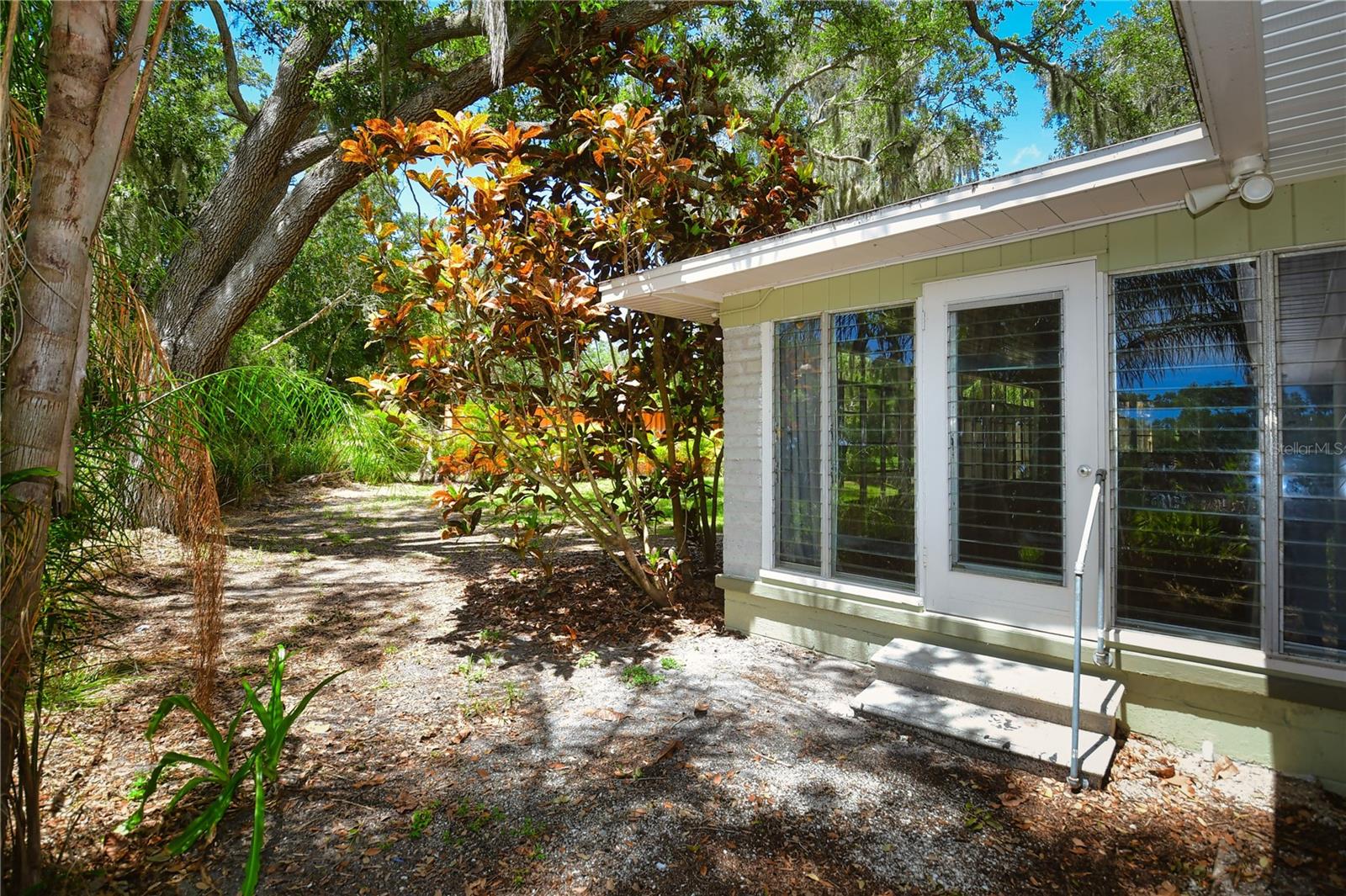 160 BAYSHORE DR — photo 7