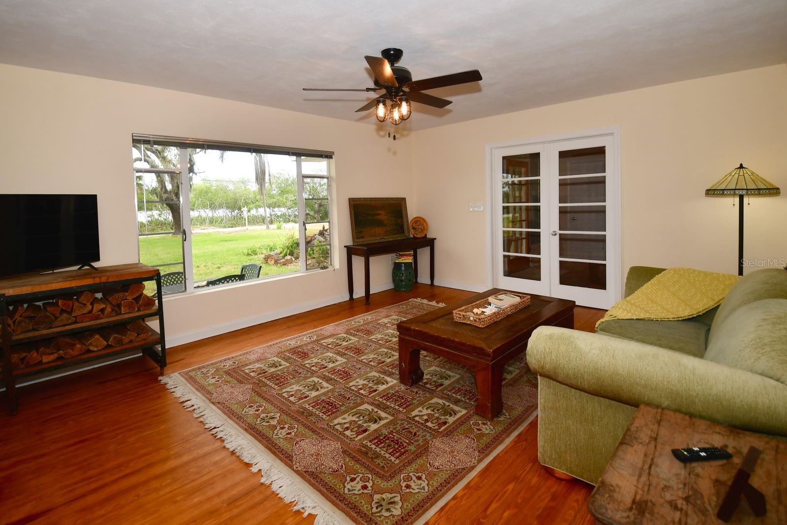 160 BAYSHORE DR — photo 14