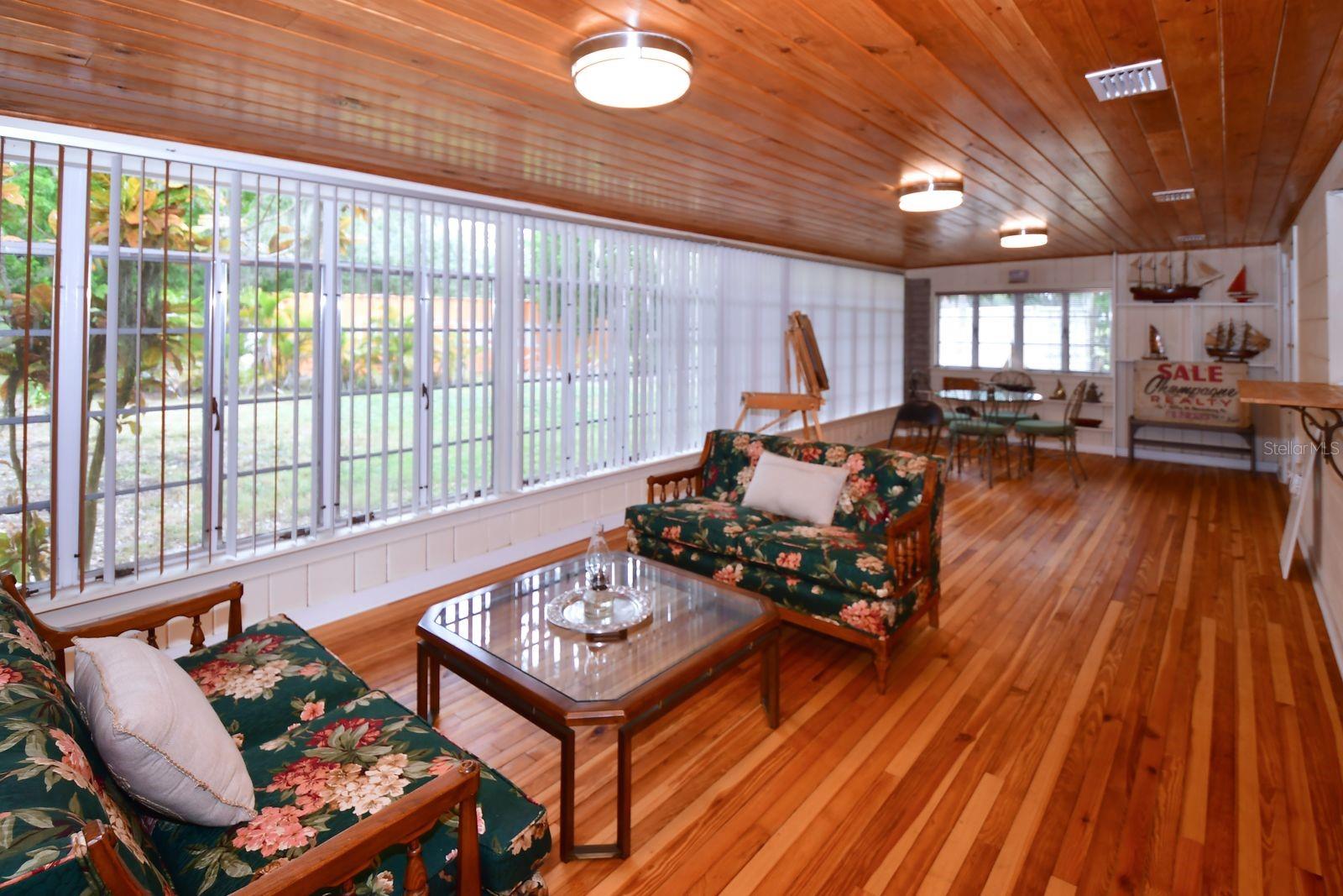 160 BAYSHORE DR — photo 43