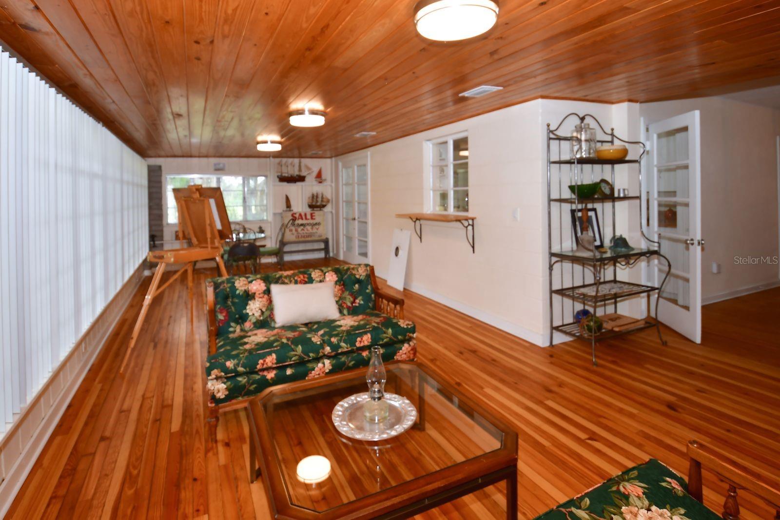 160 BAYSHORE DR — photo 44
