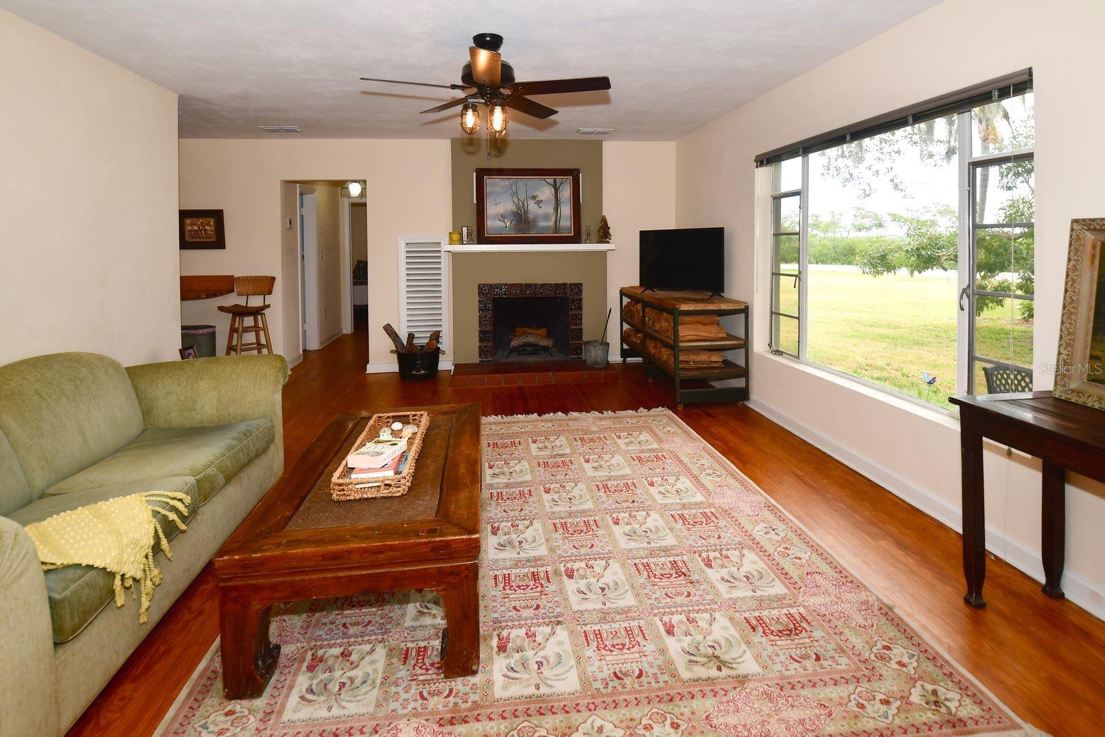 160 BAYSHORE DR — photo 12