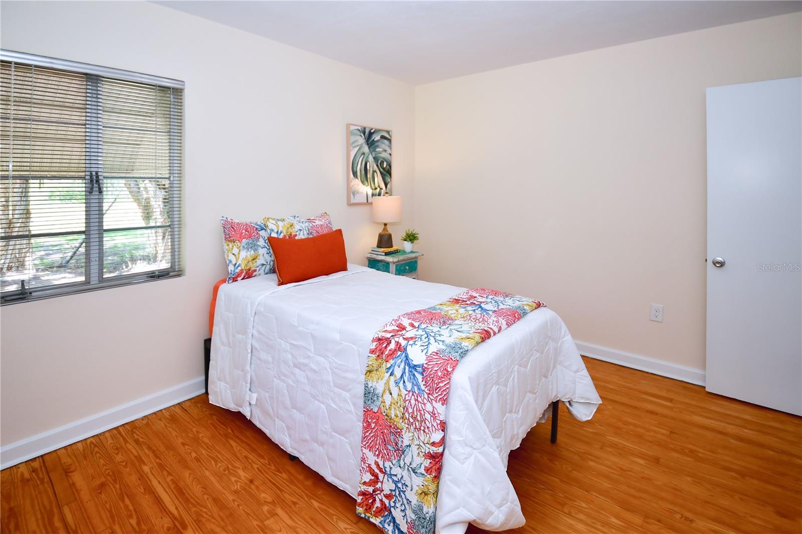 160 BAYSHORE DR — photo 36