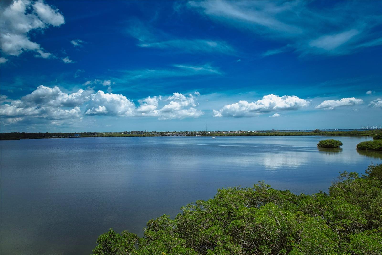 160 BAYSHORE DR — photo 4