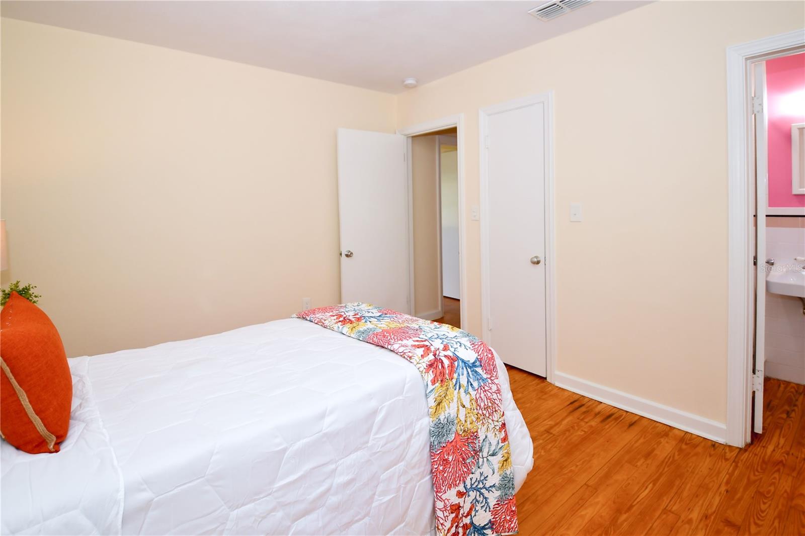 160 BAYSHORE DR — photo 39