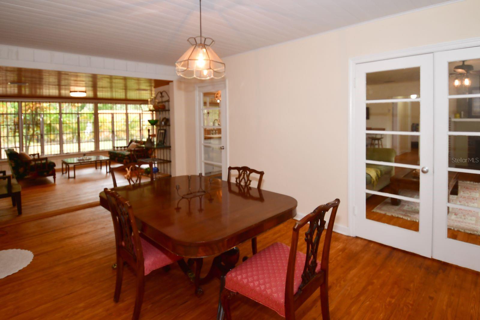 160 BAYSHORE DR — photo 18