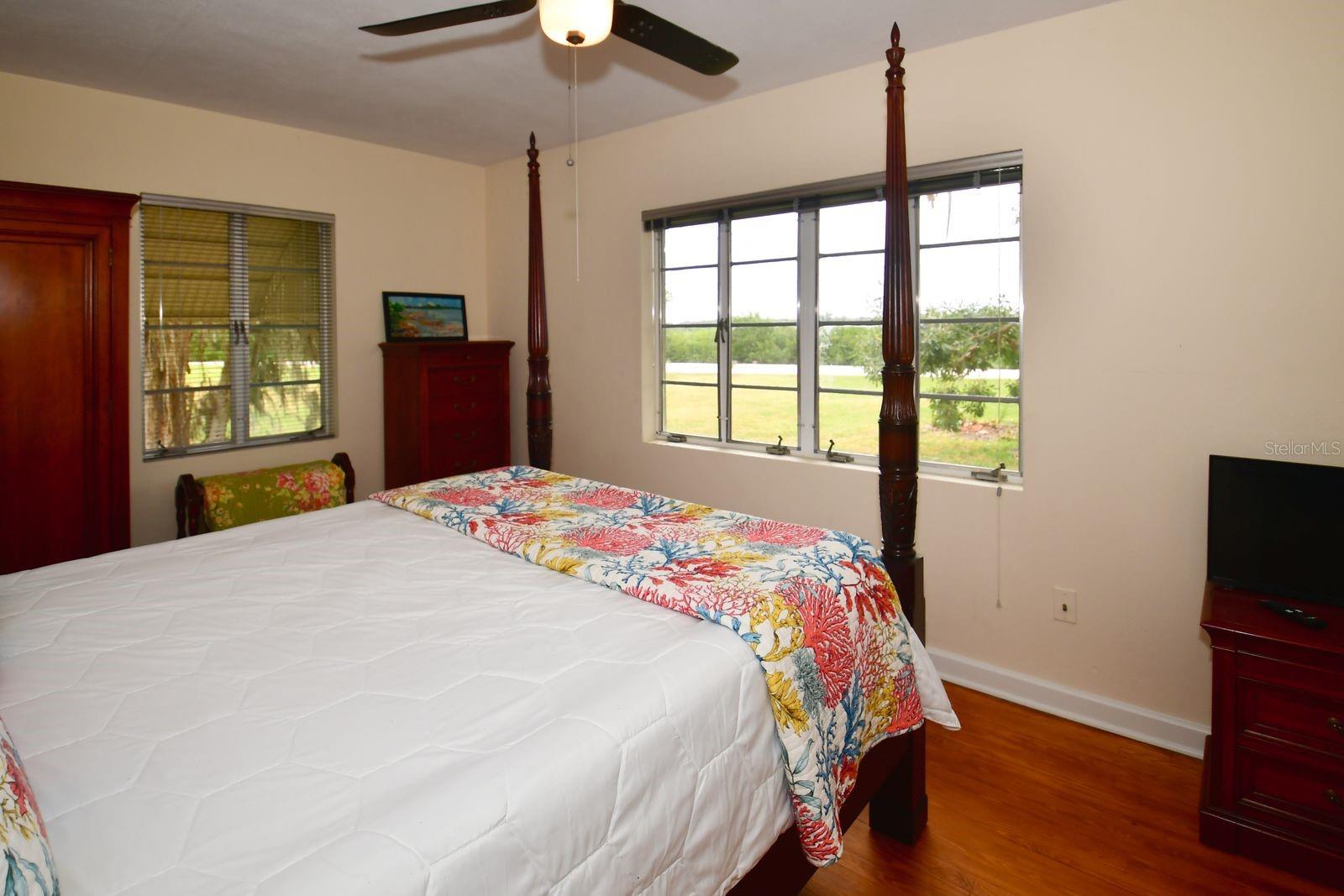 160 BAYSHORE DR — photo 30