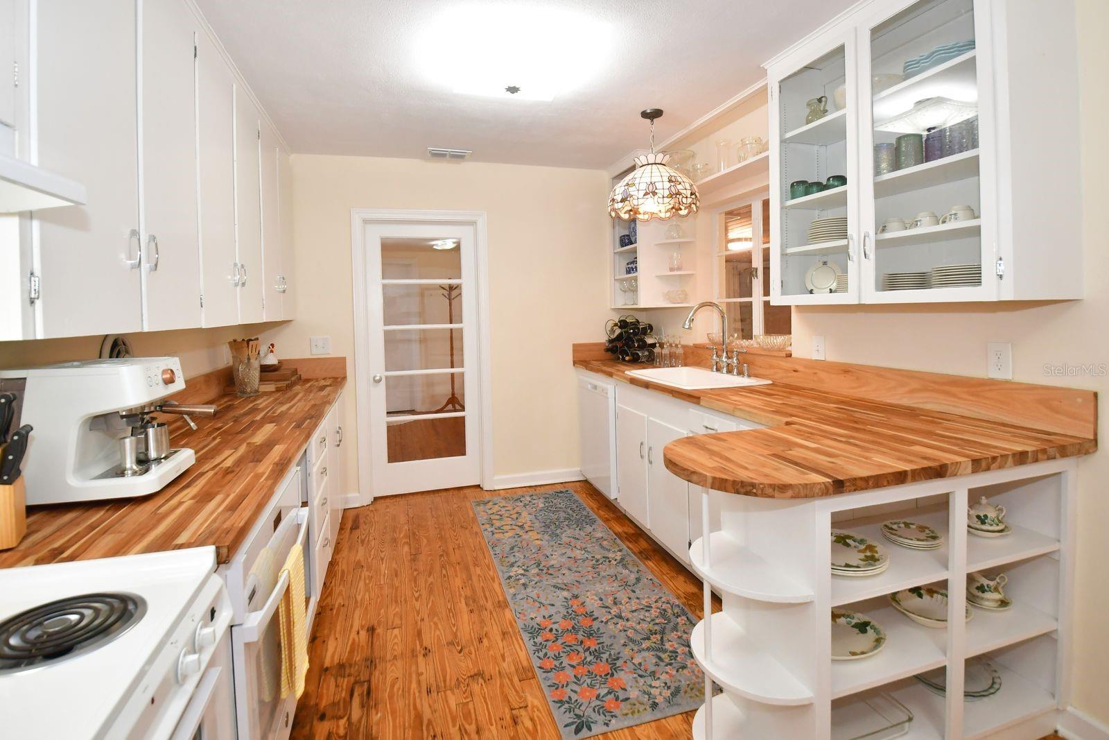 160 BAYSHORE DR — photo 22