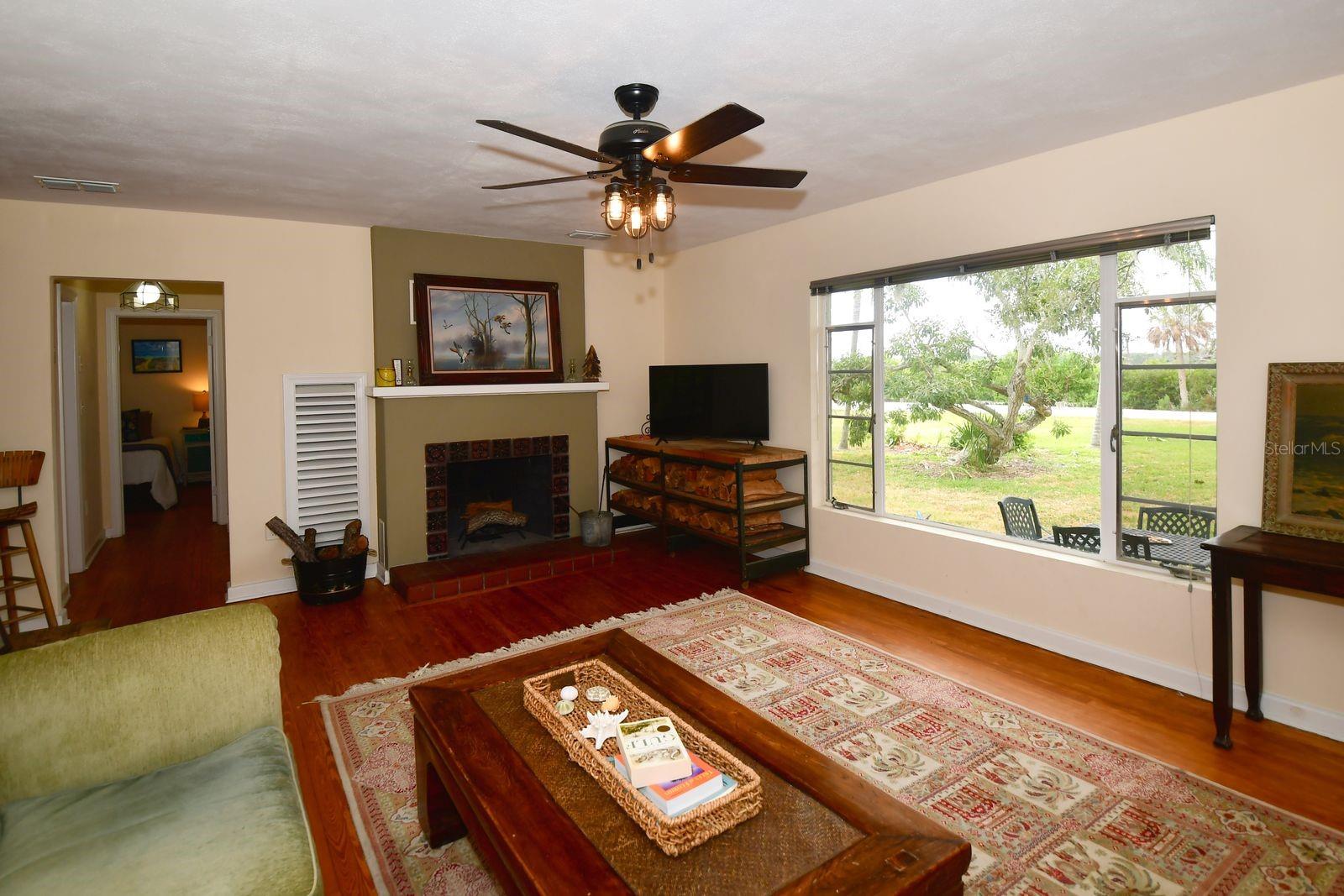 160 BAYSHORE DR — photo 15