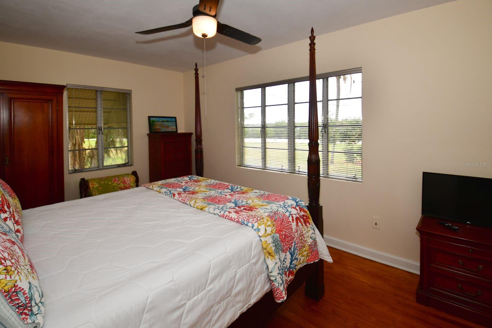 160 BAYSHORE DR — photo 26