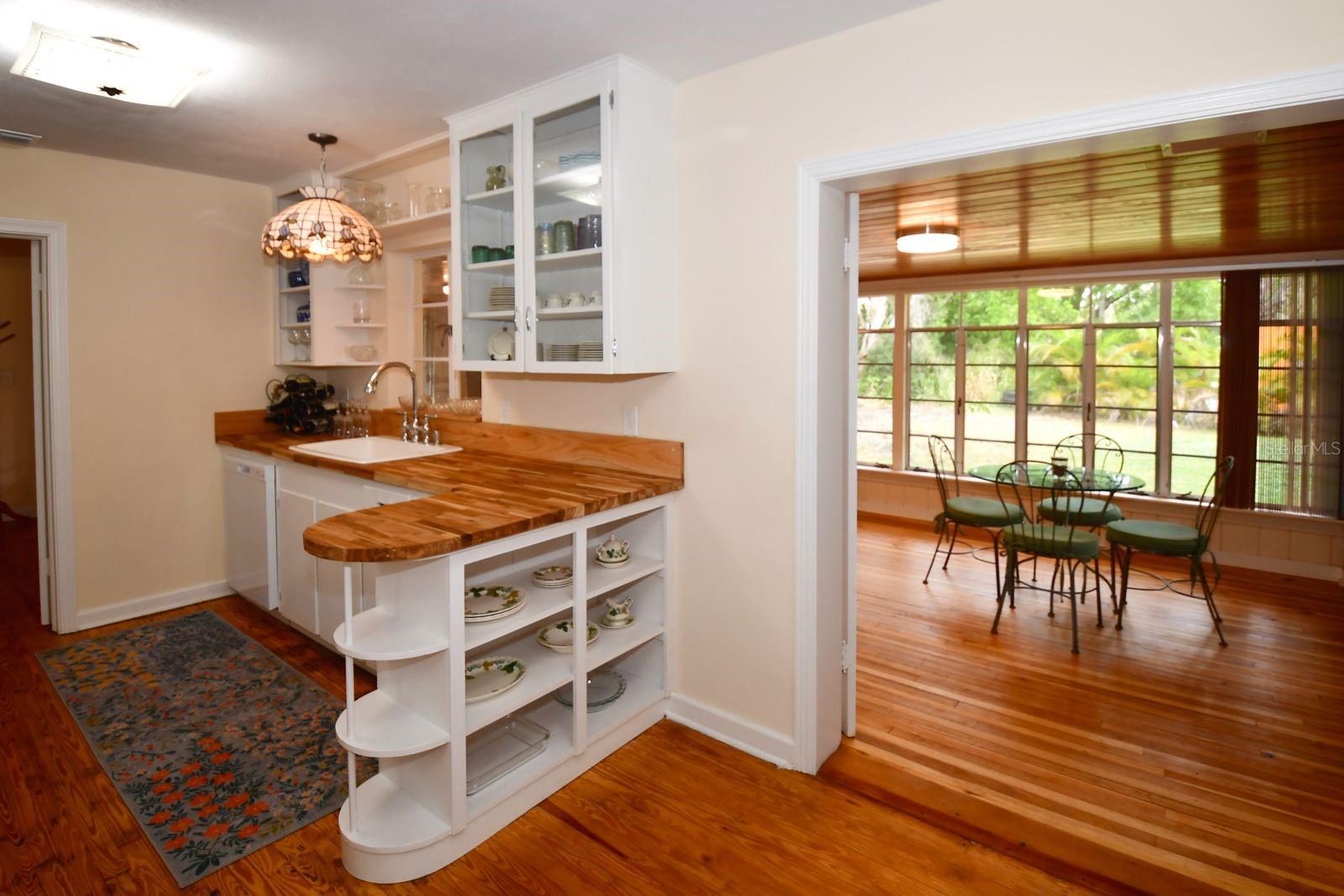 160 BAYSHORE DR — photo 24