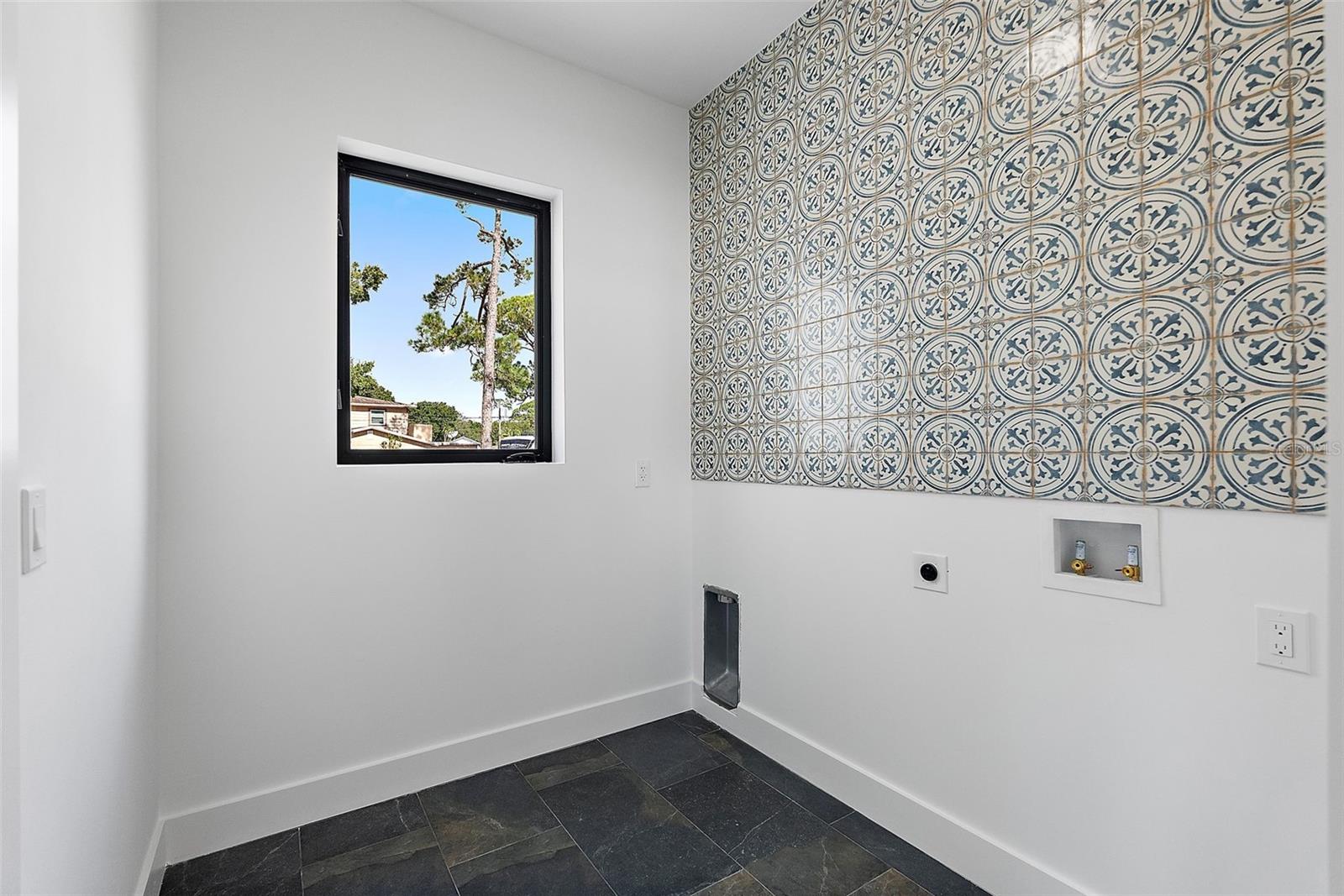 5941 MANGROVE ST N — photo 18
