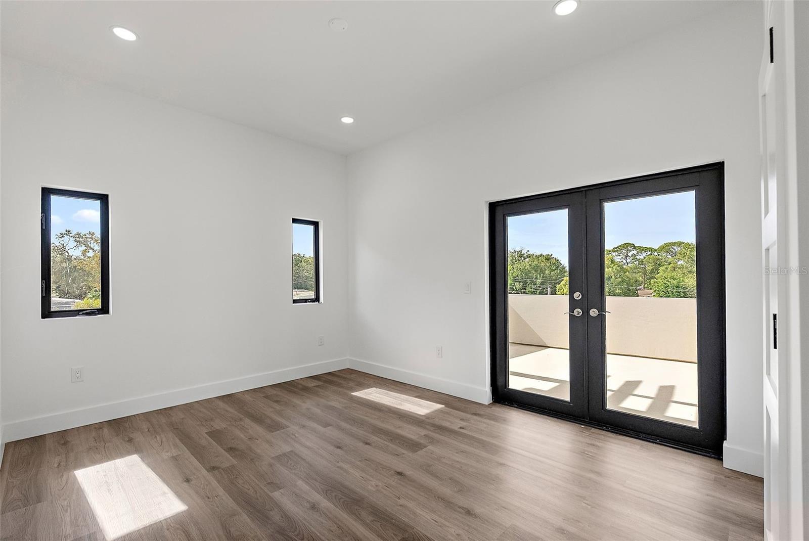 5941 MANGROVE ST N — photo 41