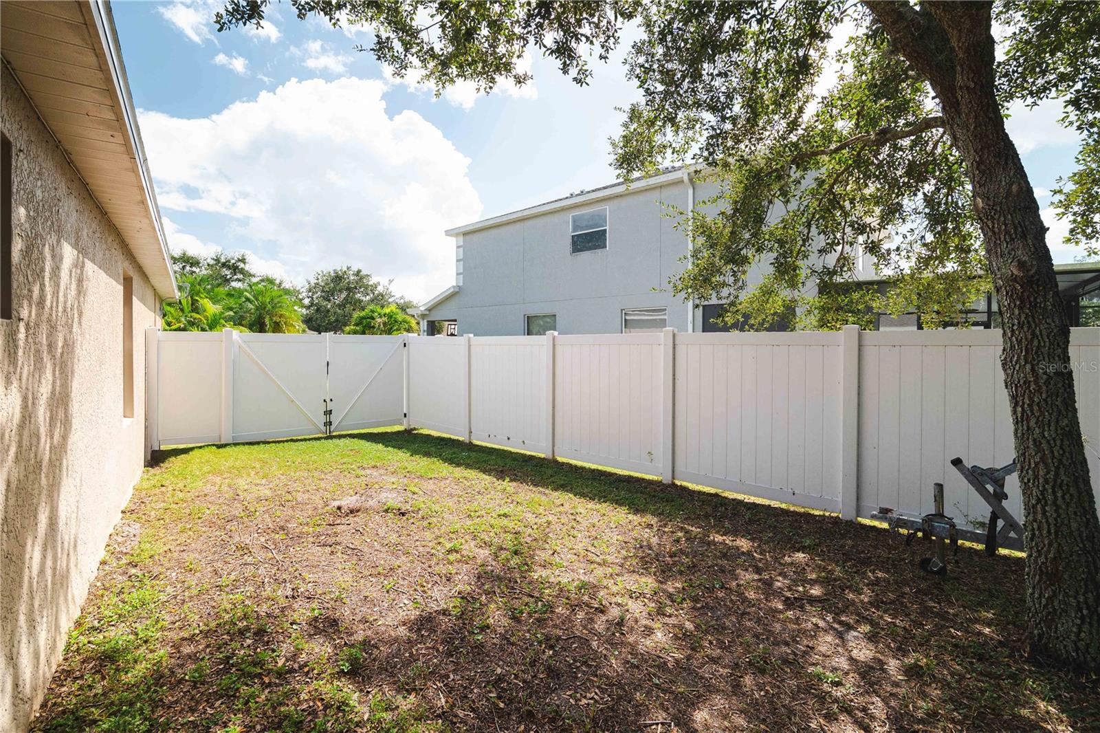 9020 N RIVER RD — photo 64