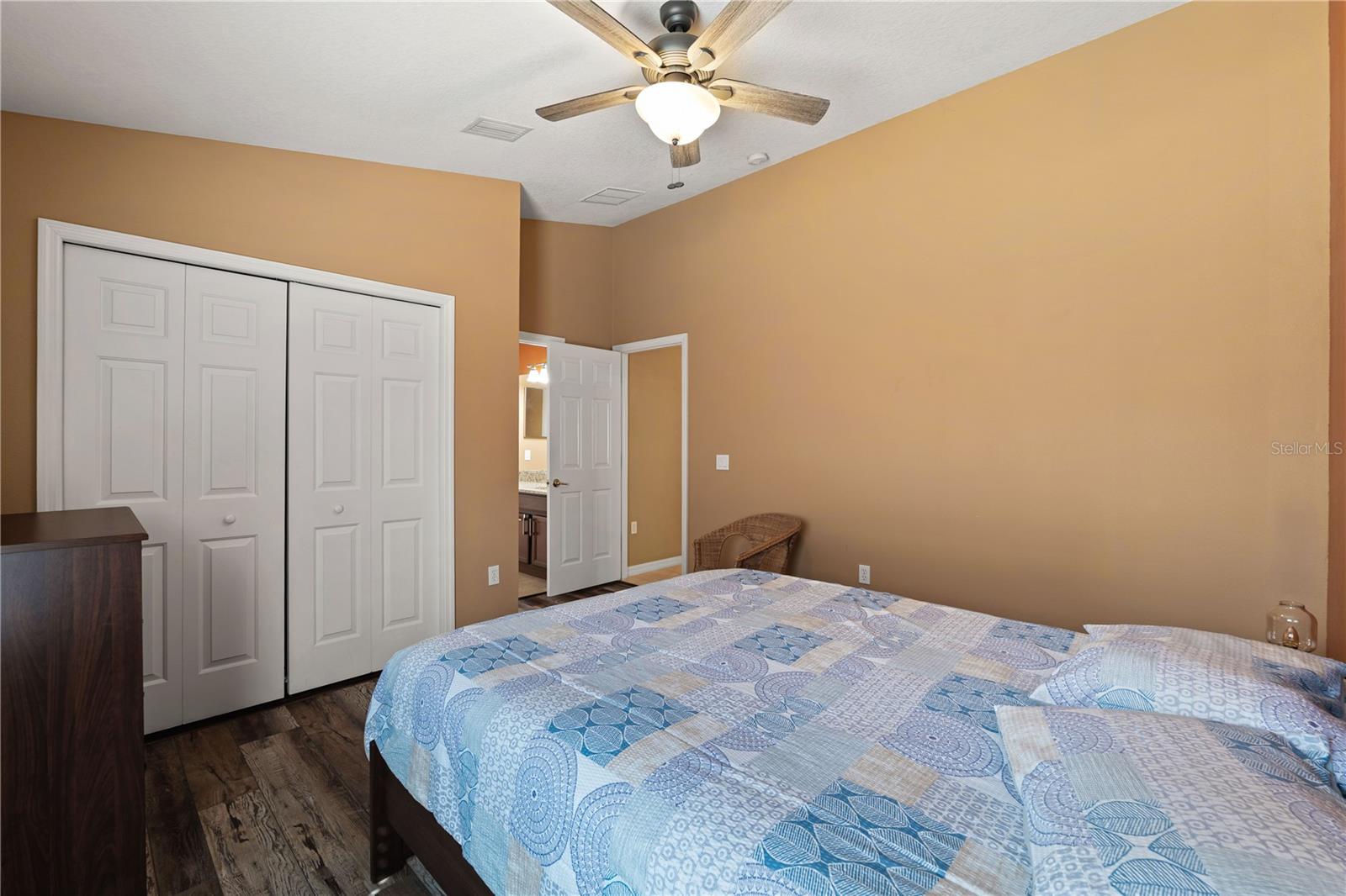 9020 N RIVER RD — photo 31