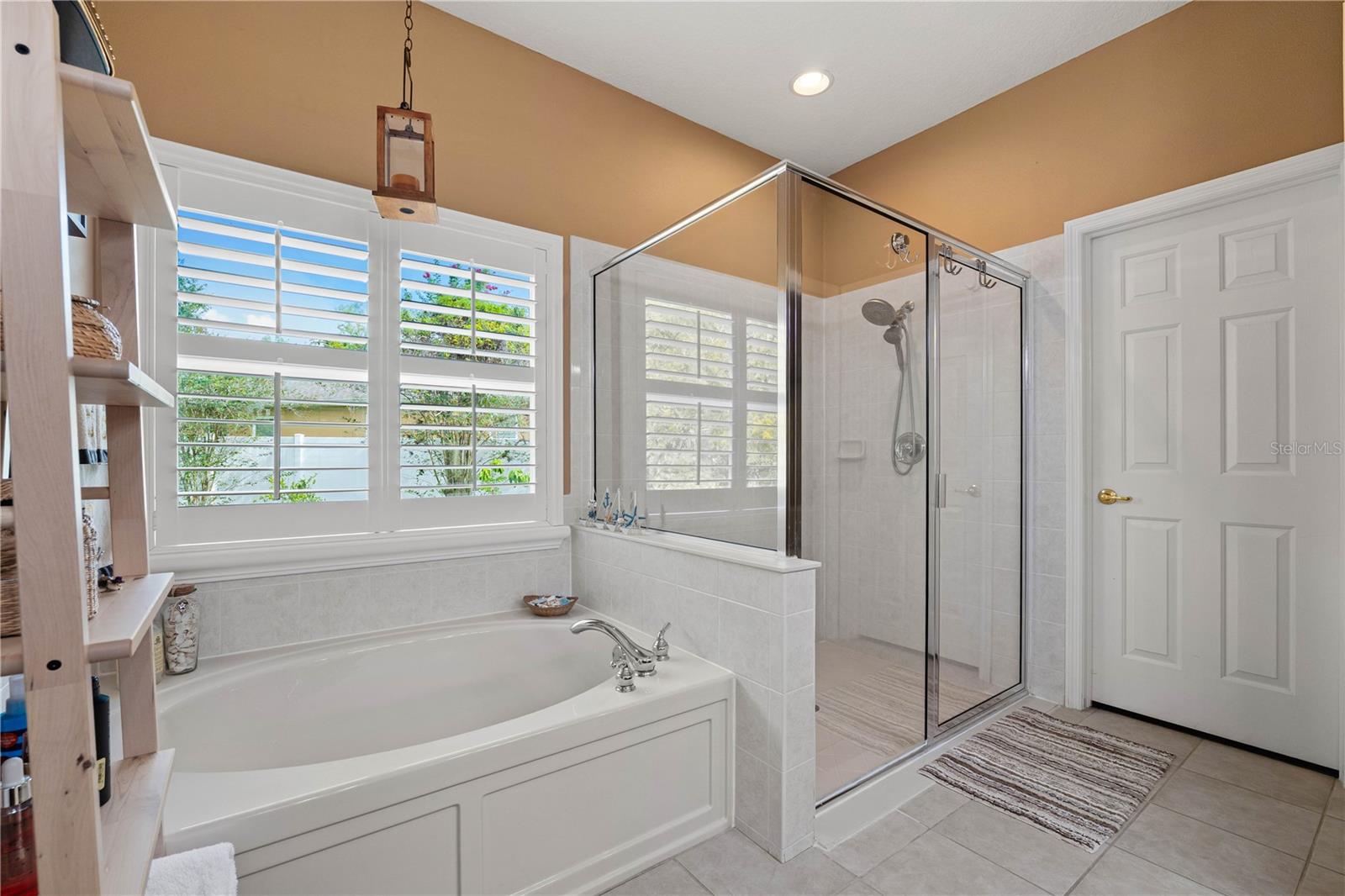 9020 N RIVER RD — photo 29