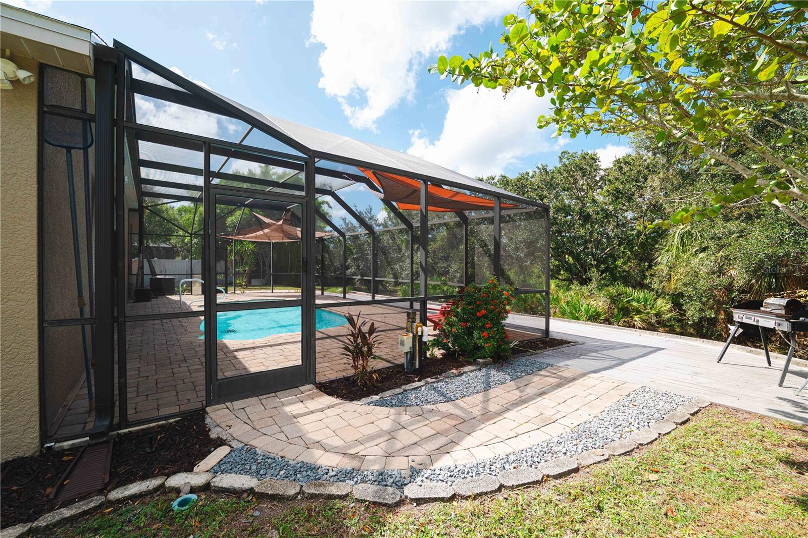 9020 N RIVER RD — photo 49