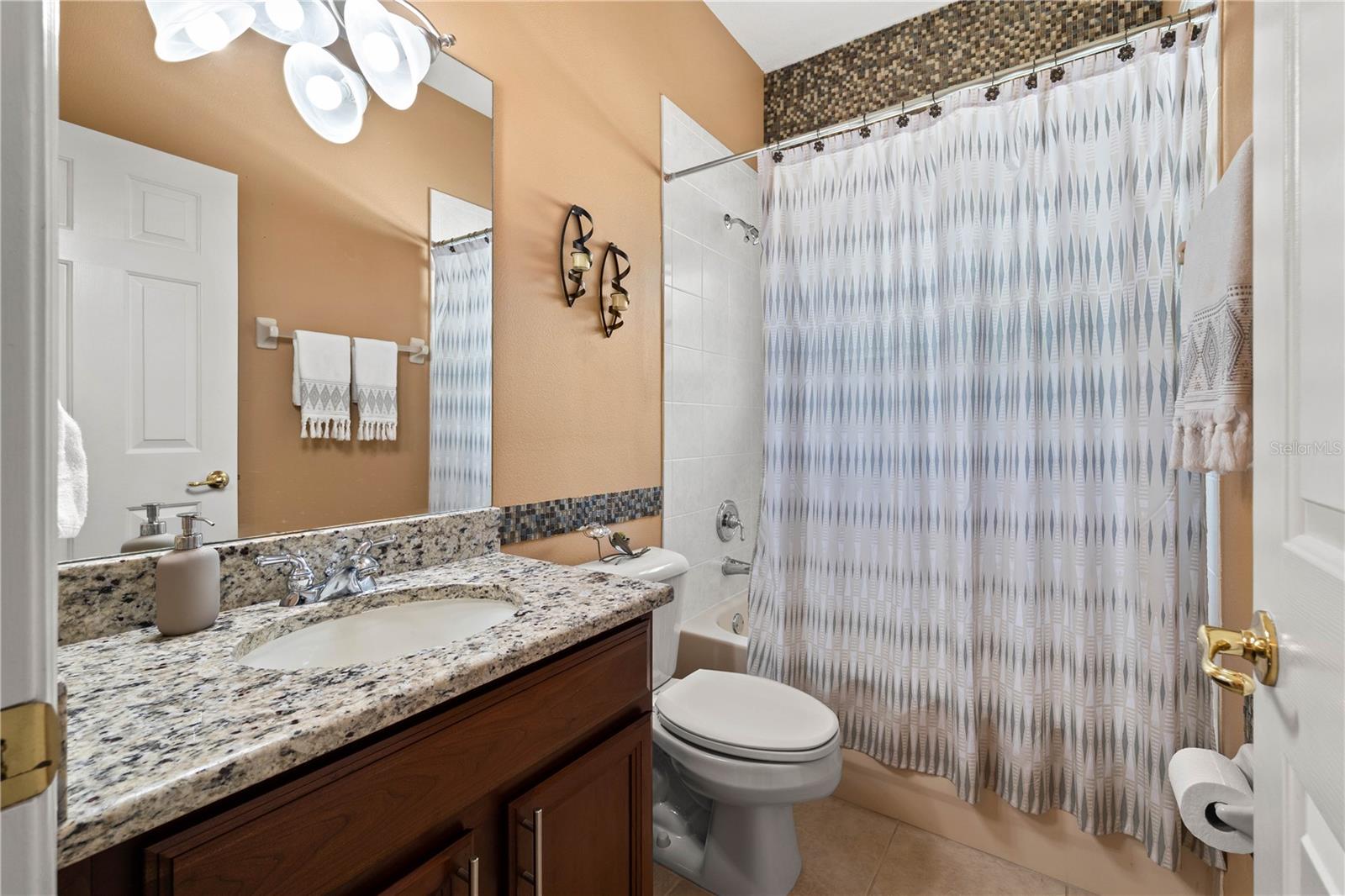 9020 N RIVER RD — photo 39