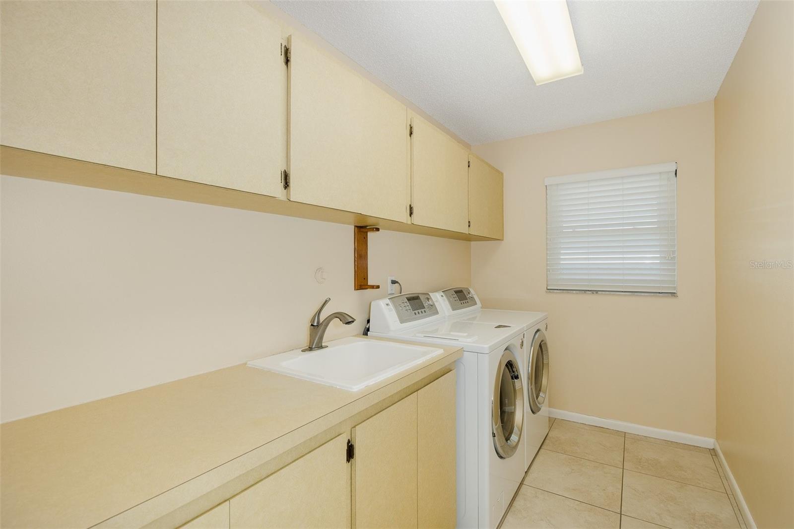 2721 NORTHRIDGE DR E — photo 15