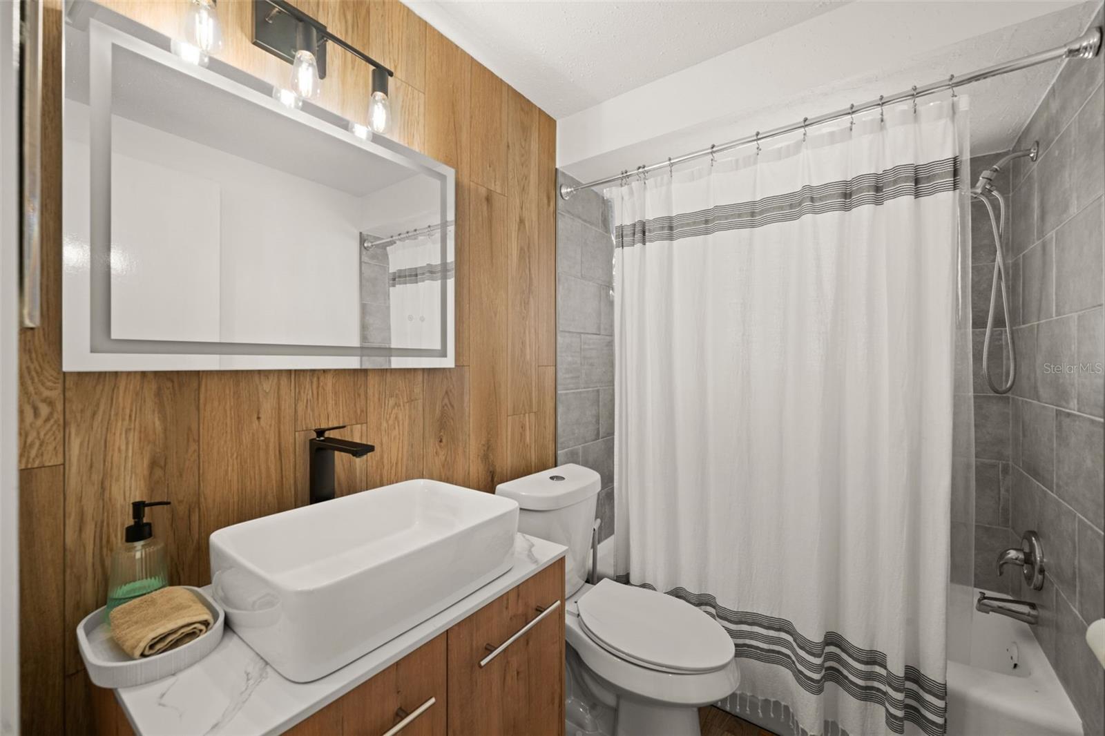 219 CORAL RD — photo 13