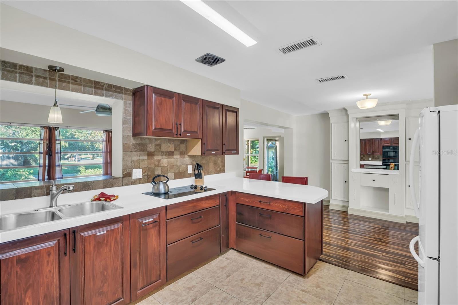1182 NORWOOD AVE — photo 3