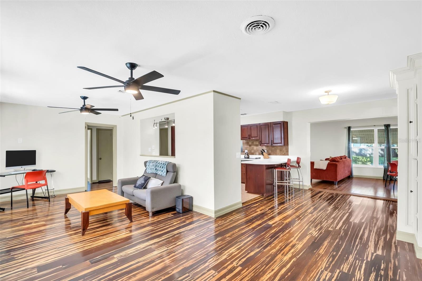 1182 NORWOOD AVE — photo 2