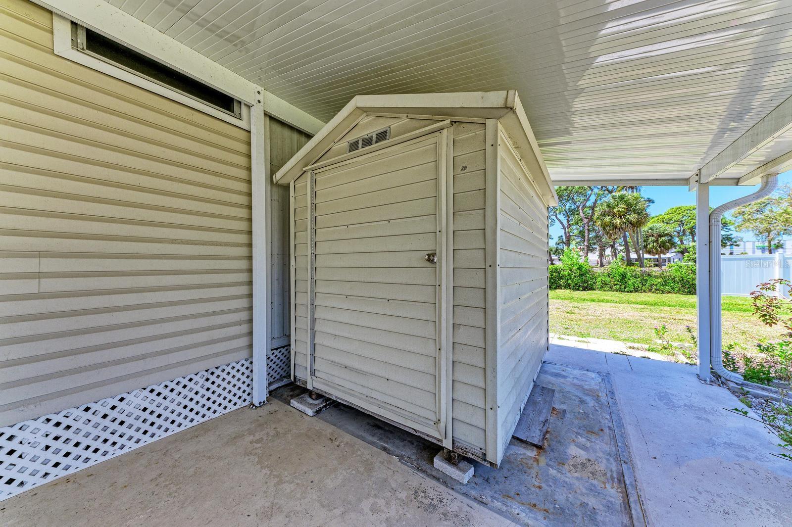 348 TROPIC DR — photo 24