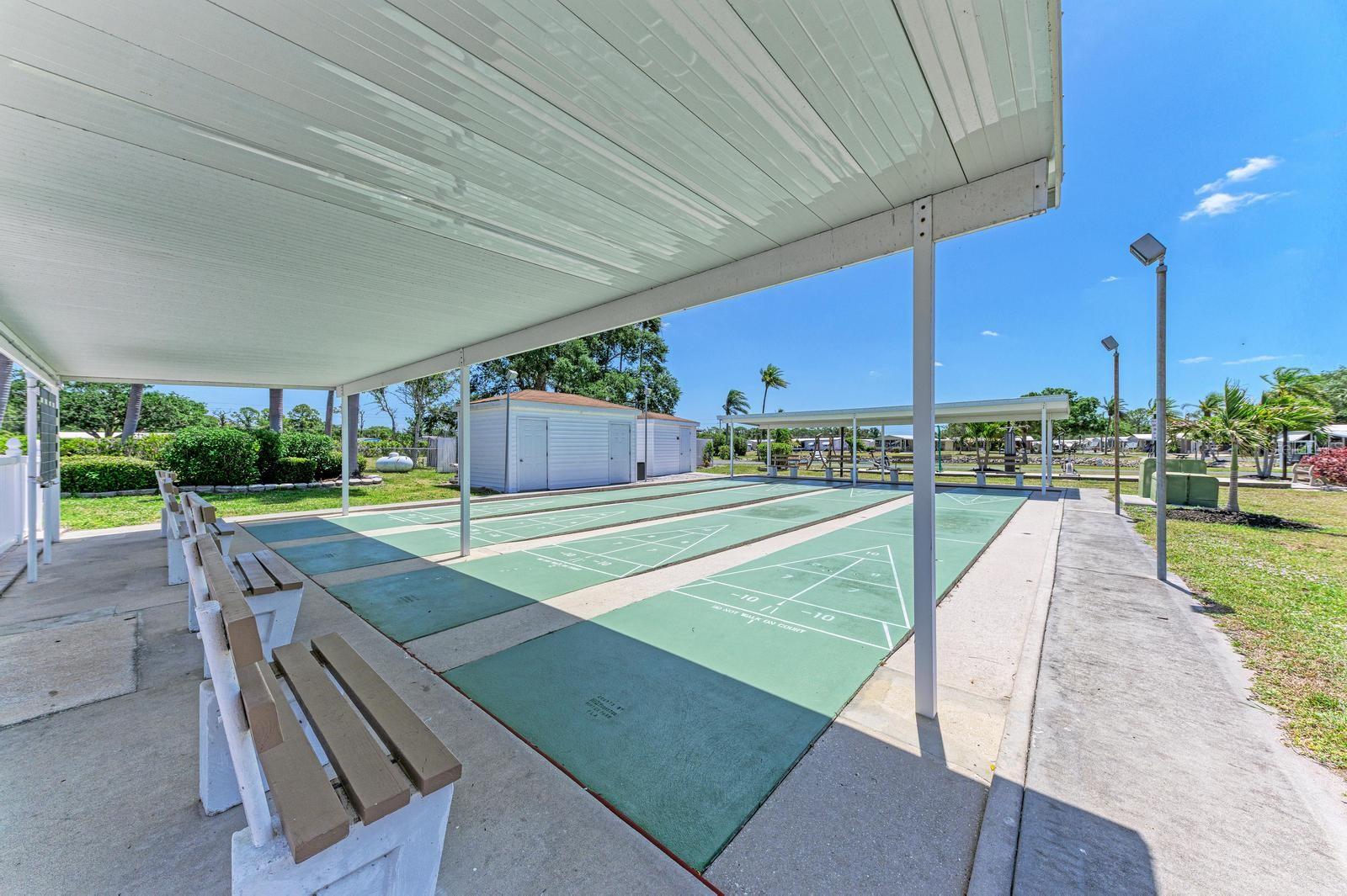 348 TROPIC DR — photo 33