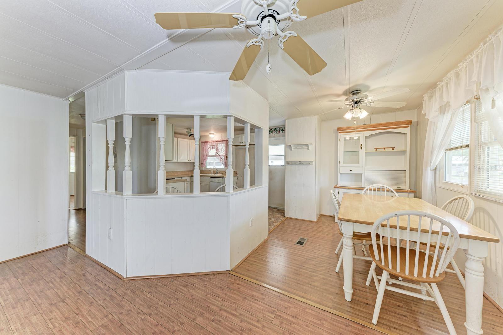 348 TROPIC DR — photo 13