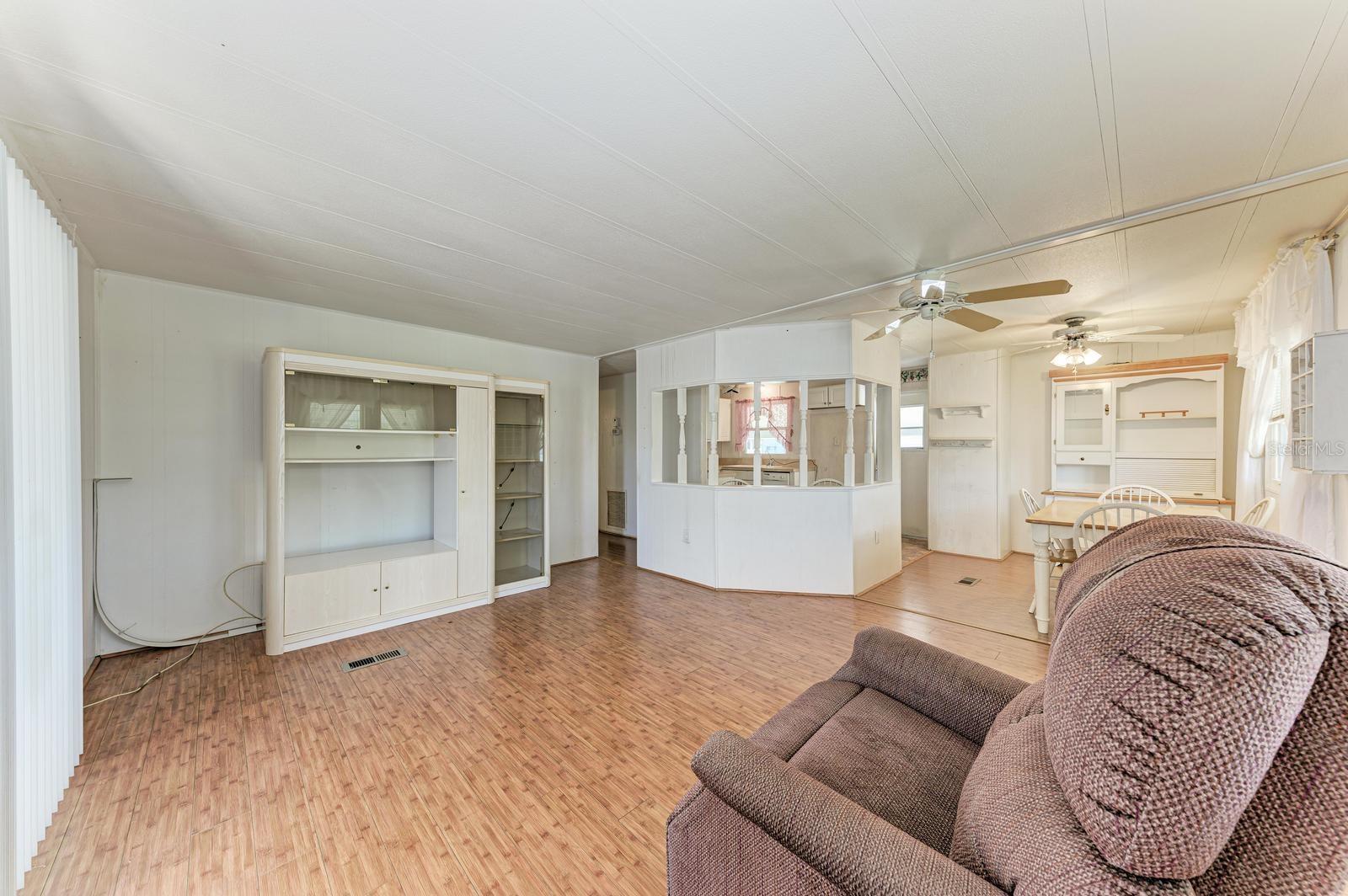 348 TROPIC DR — photo 16