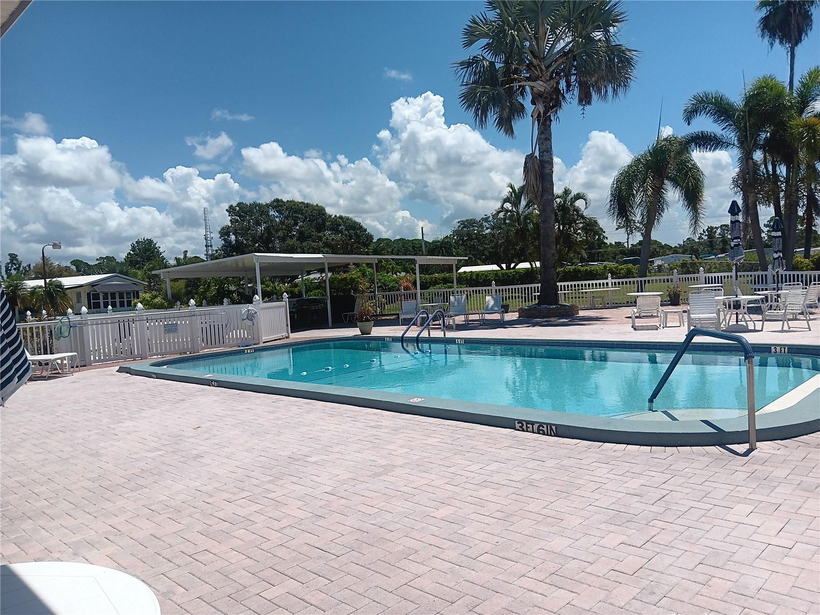 348 TROPIC DR — photo 28