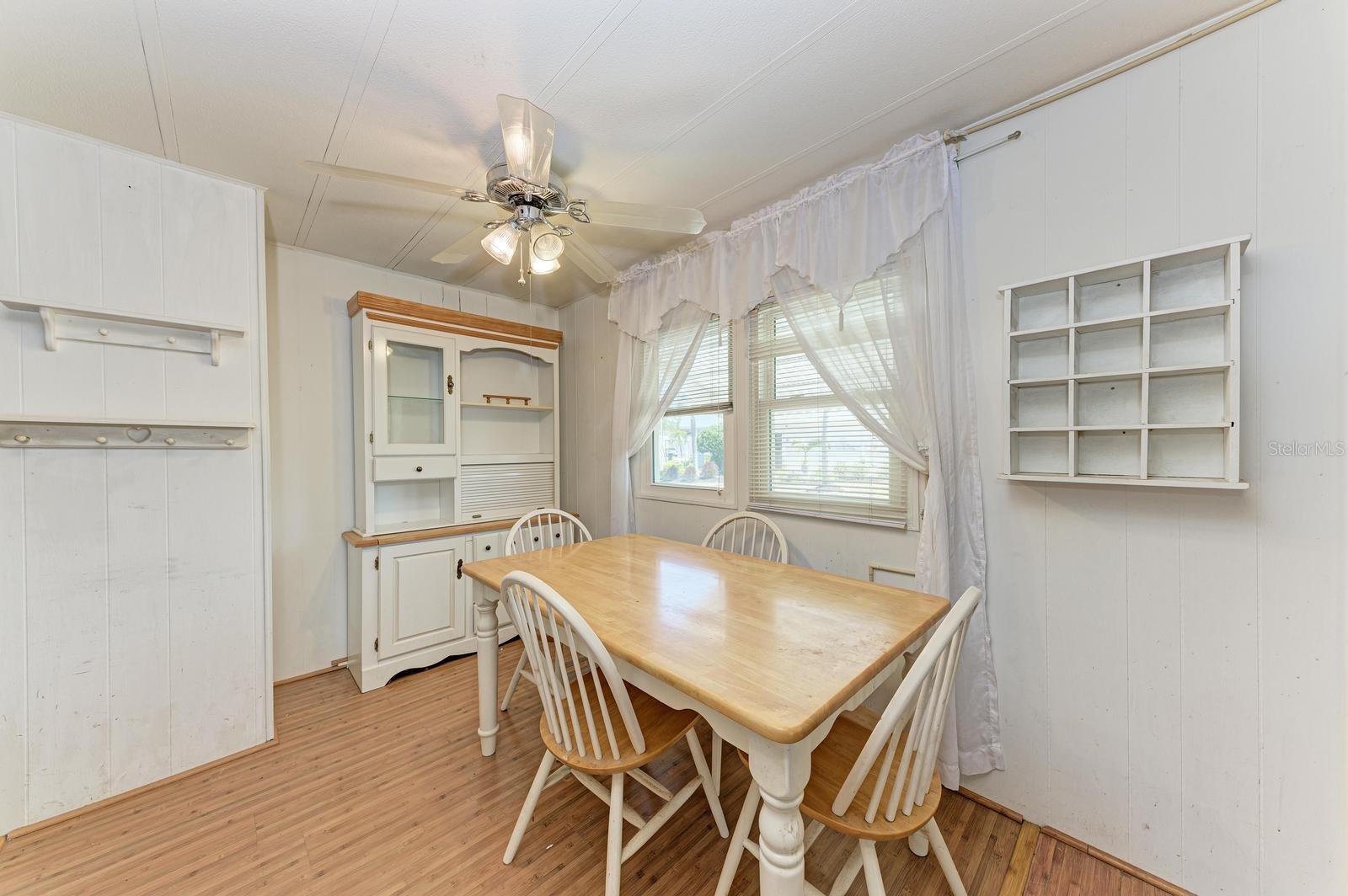 348 TROPIC DR — photo 14