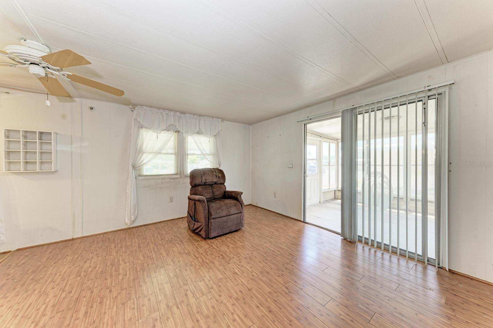 348 TROPIC DR — photo 15