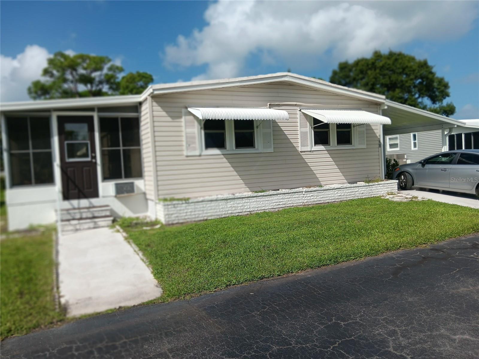 348 TROPIC DR — photo 2