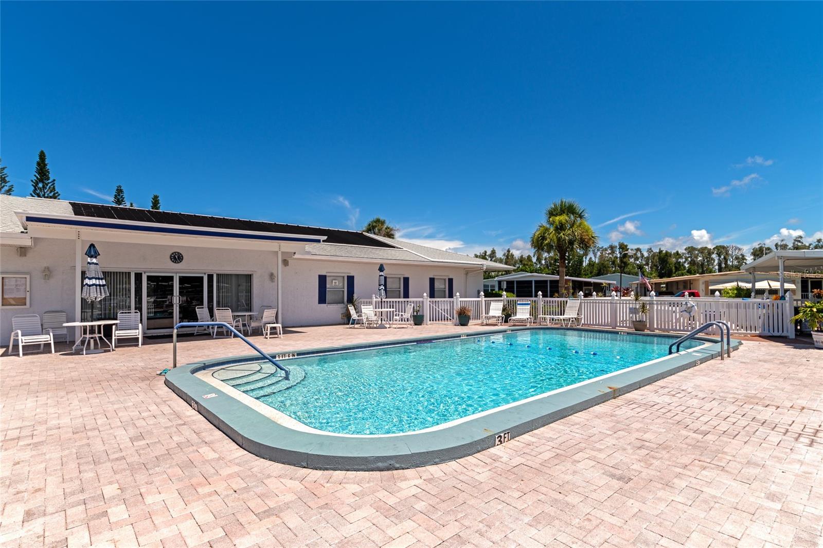 348 TROPIC DR — photo 29