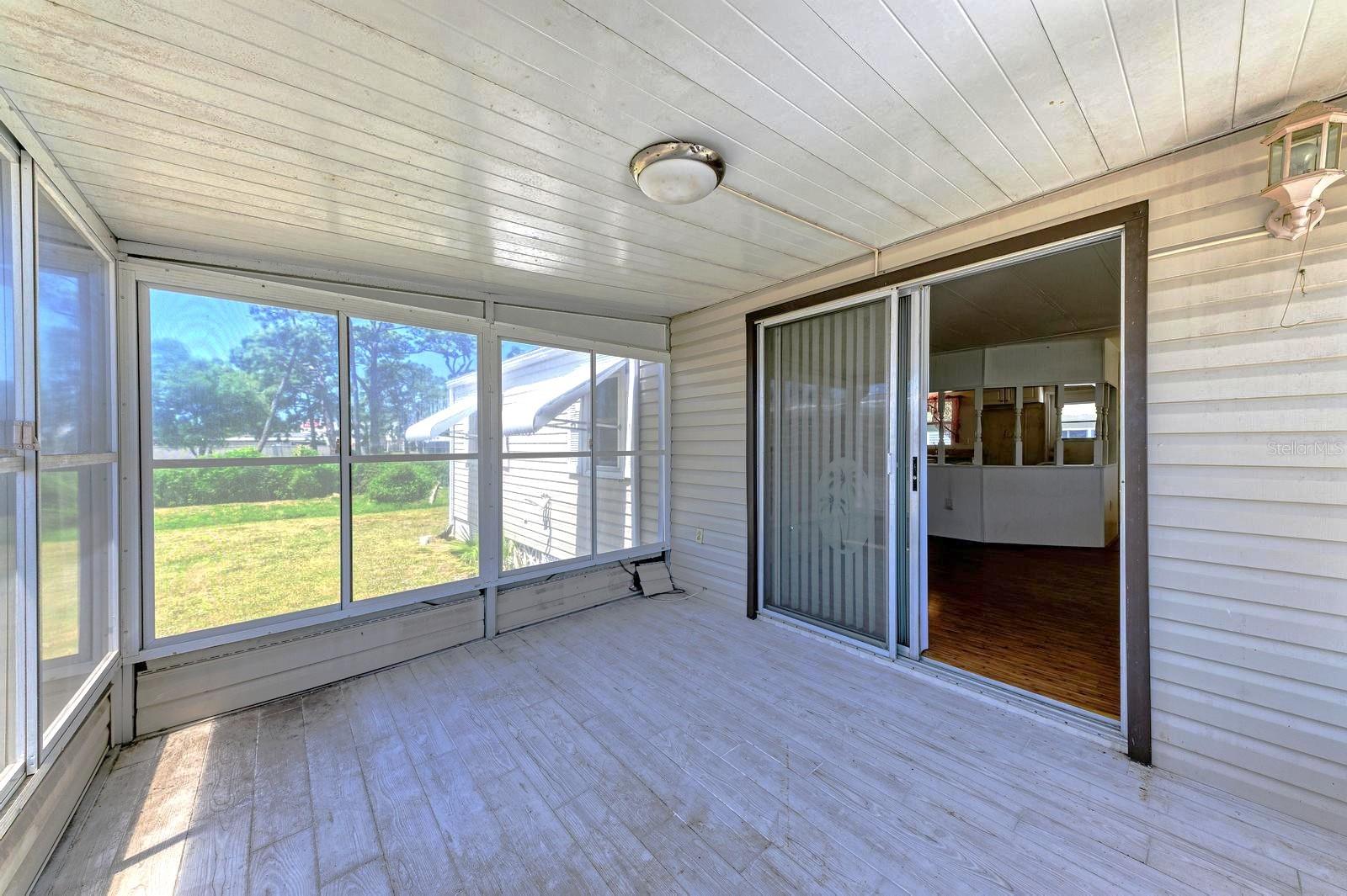 348 TROPIC DR — photo 9