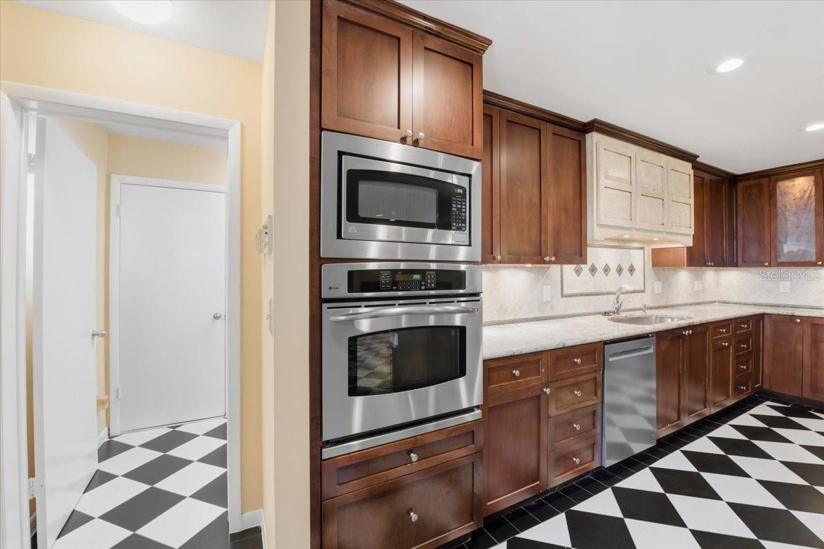 2713 CHAMBRAY LN — photo 22