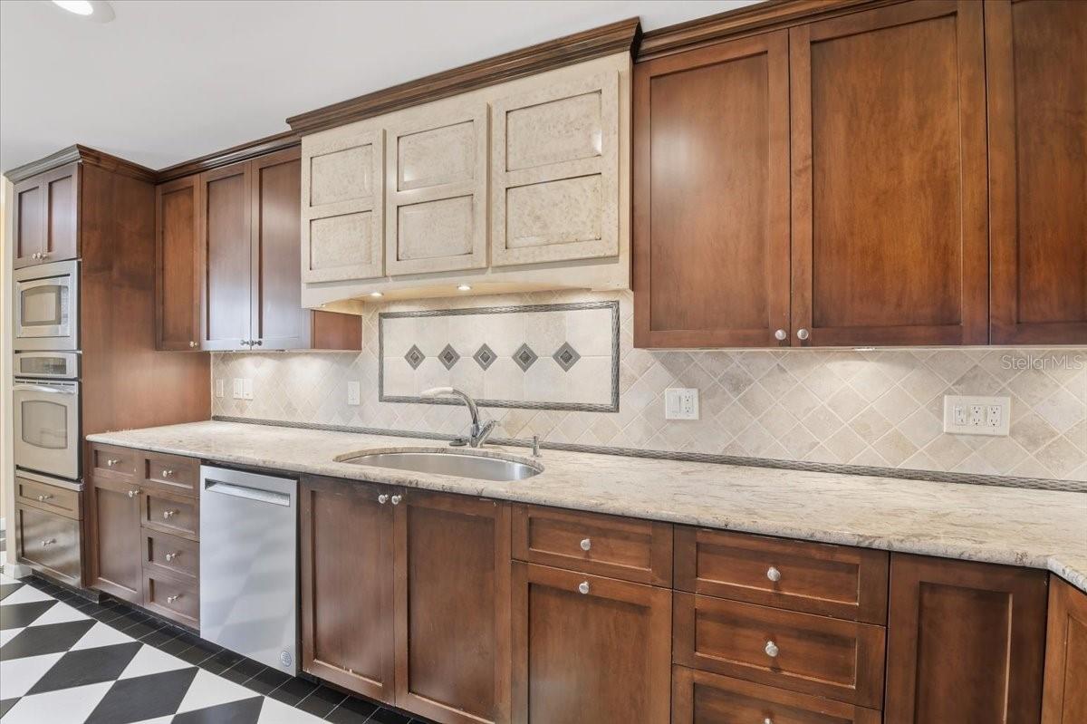2713 CHAMBRAY LN — photo 18