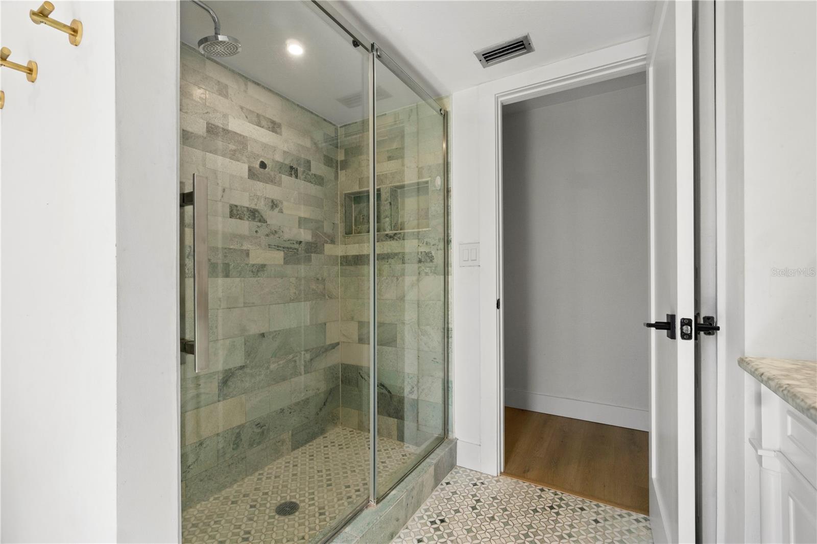 565 SANDY HOOK RD — photo 22